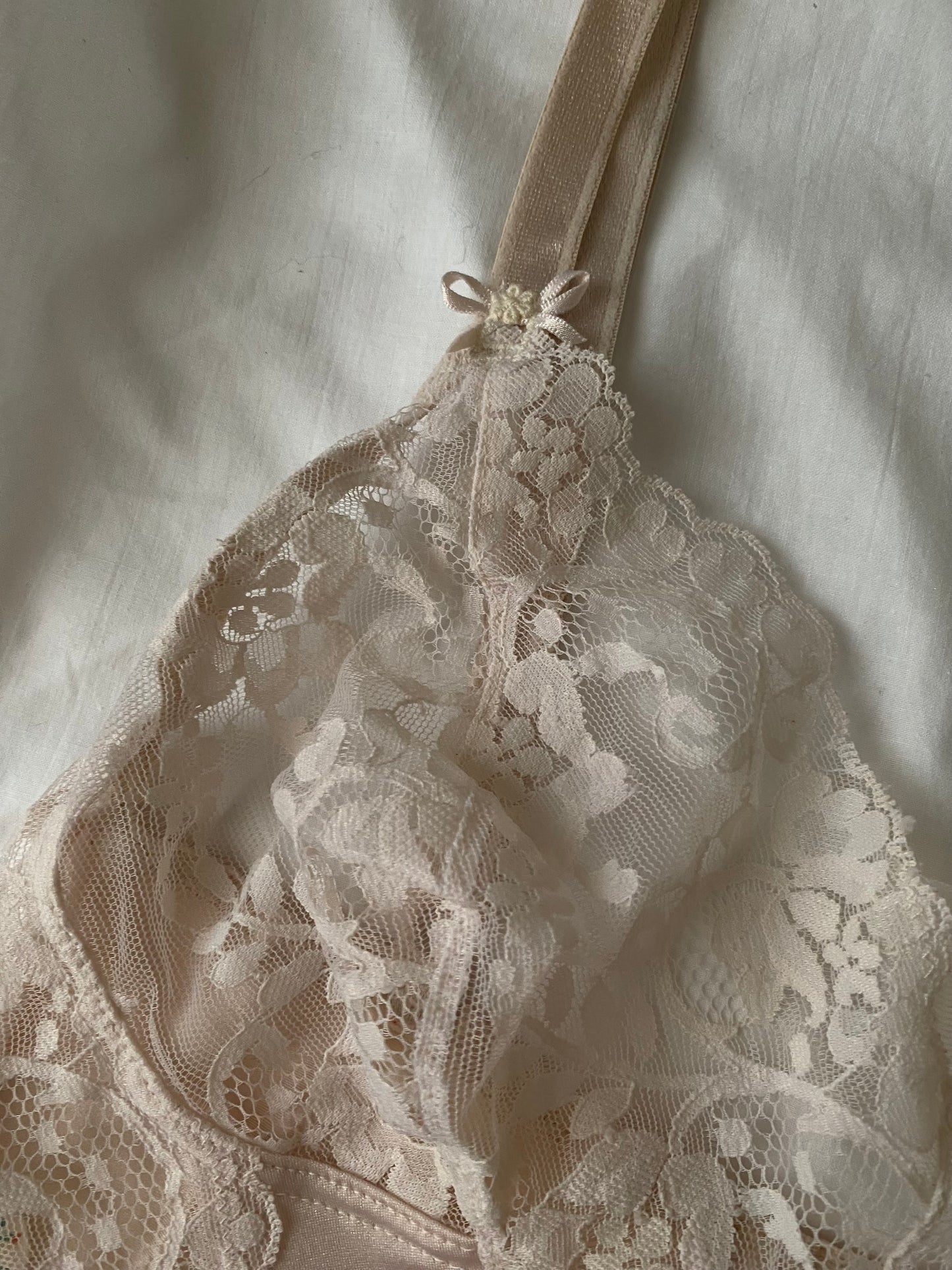 Body in pizzo delicato