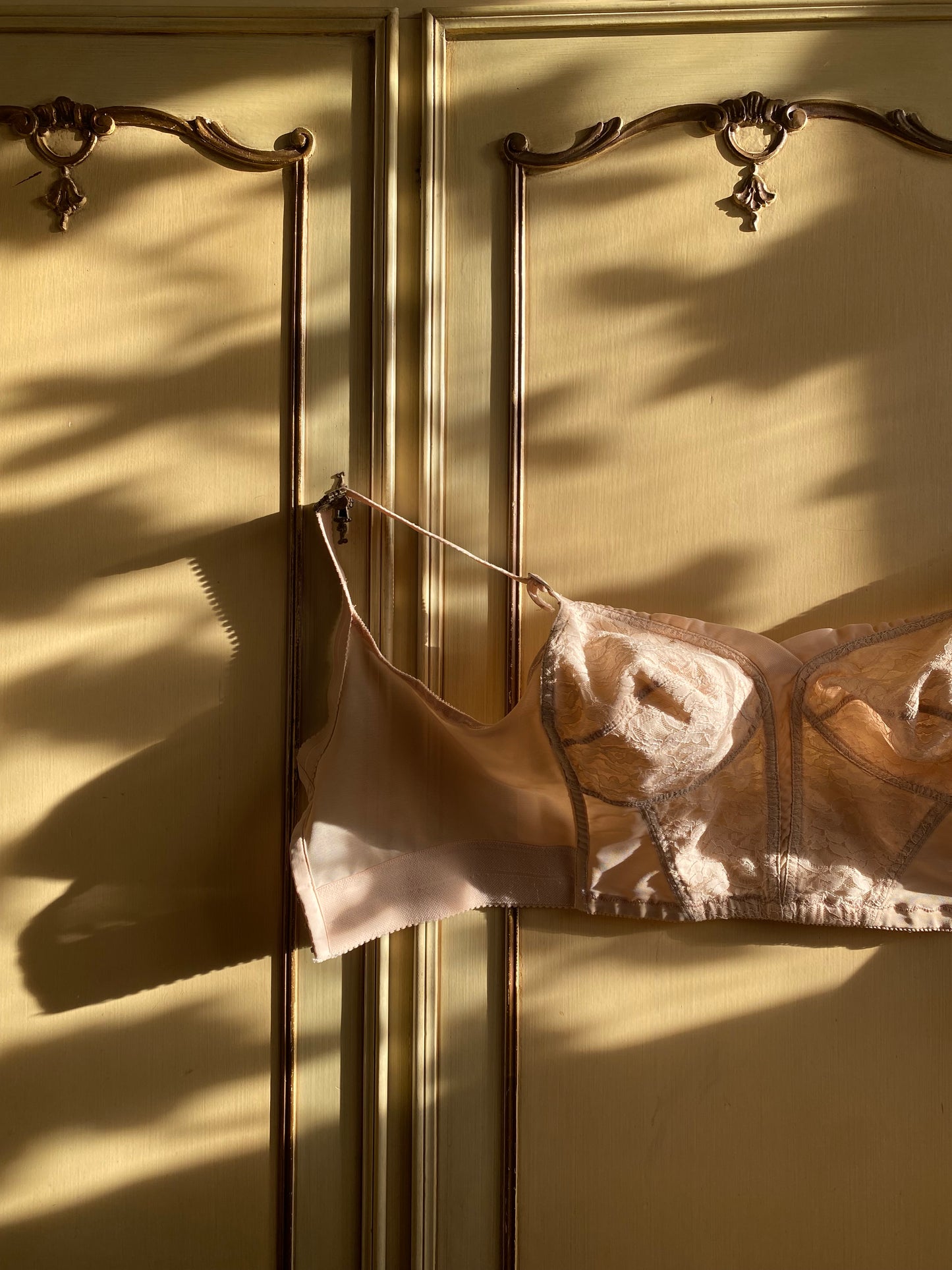 Bullet bra tinta carne ‘50s