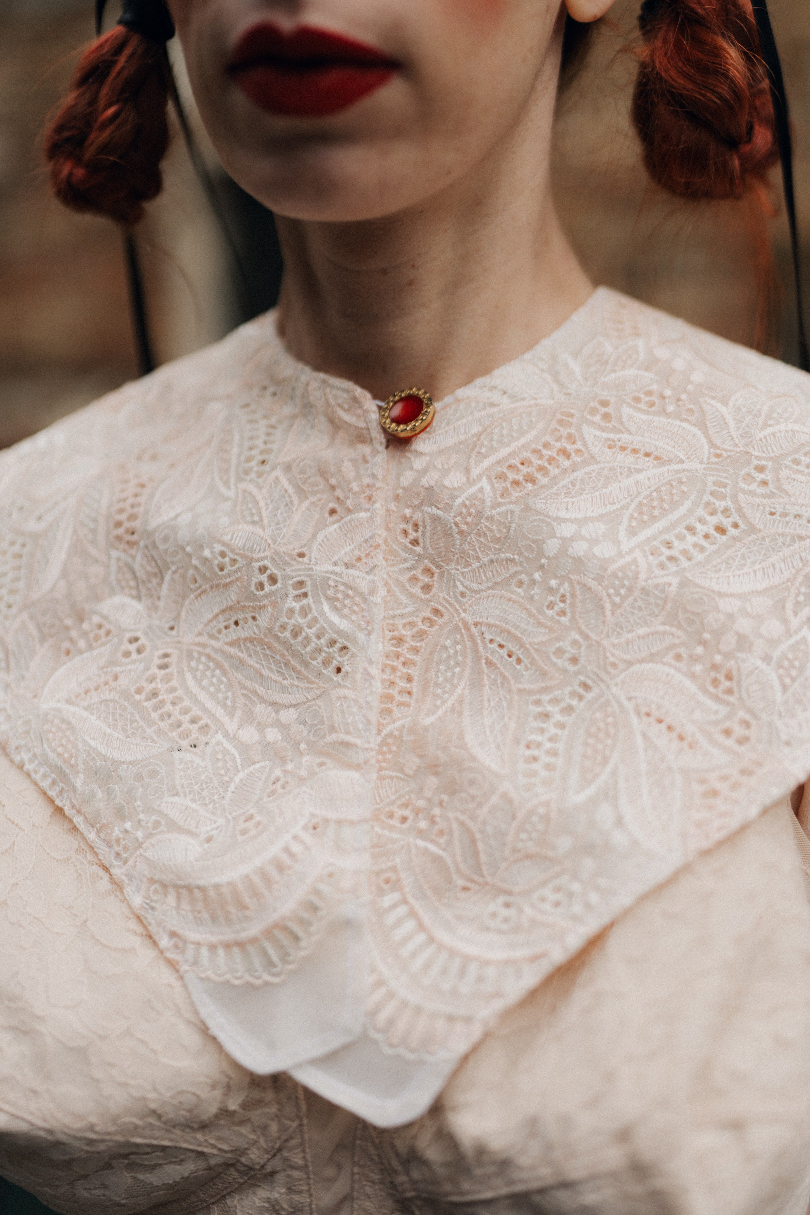Colletto a punta pastello in pizzo antico veneziano