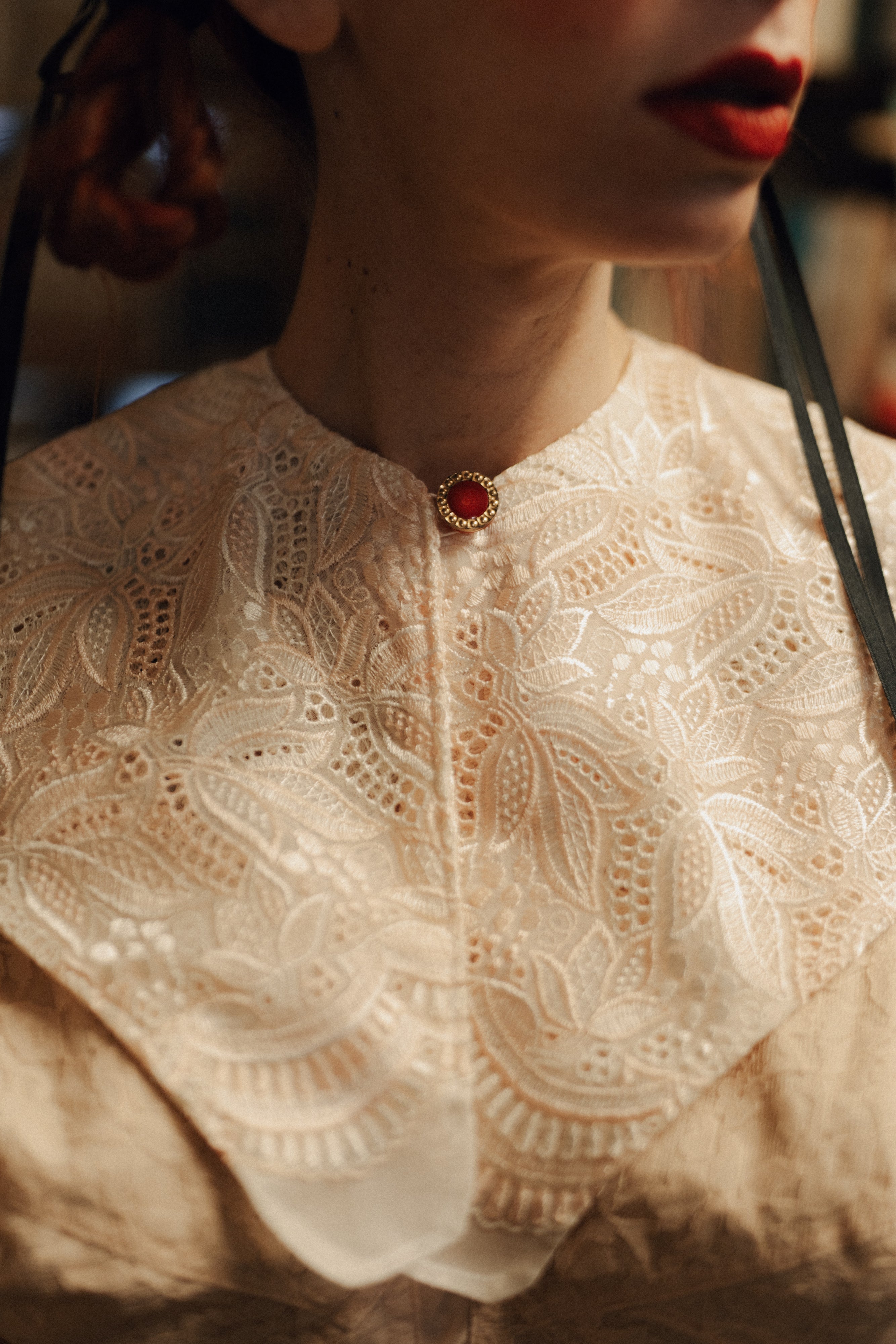 Colletto a punta pastello in pizzo antico veneziano