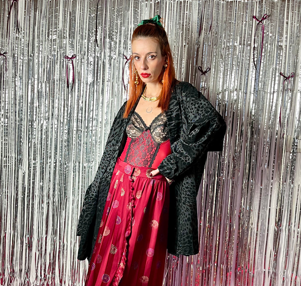 Blazer nero con dettagli maculati glitterati e collo sciallato