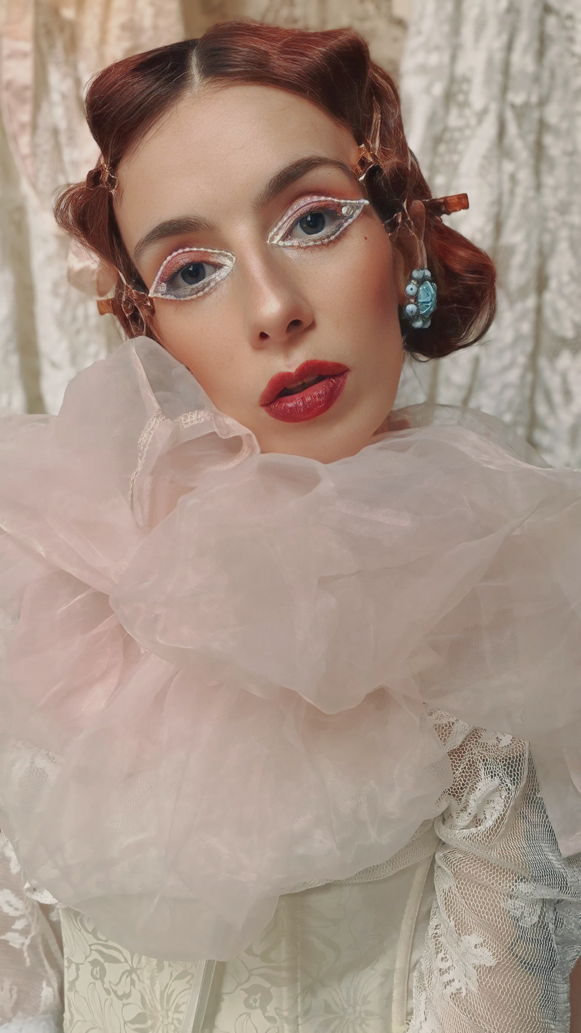 Orecchini a clip azzurri con cabochon inciso