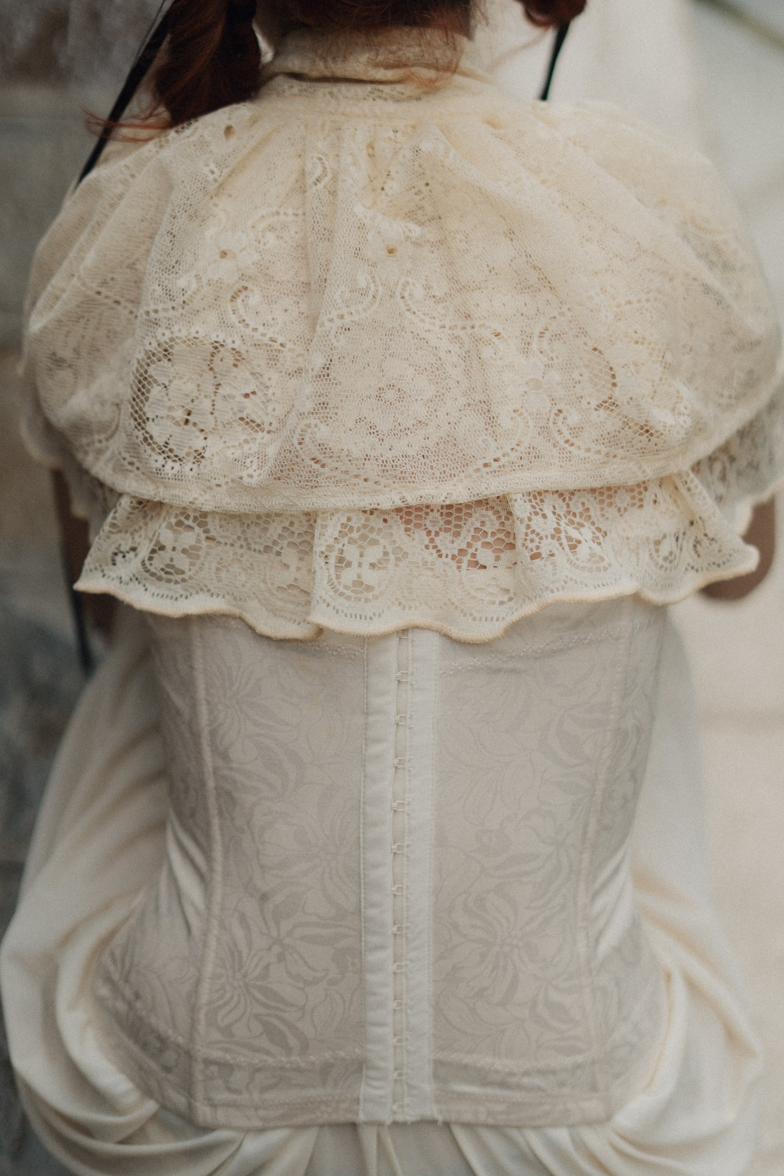 Mantellina stile vittoriano in pizzo antico veneziano pastello