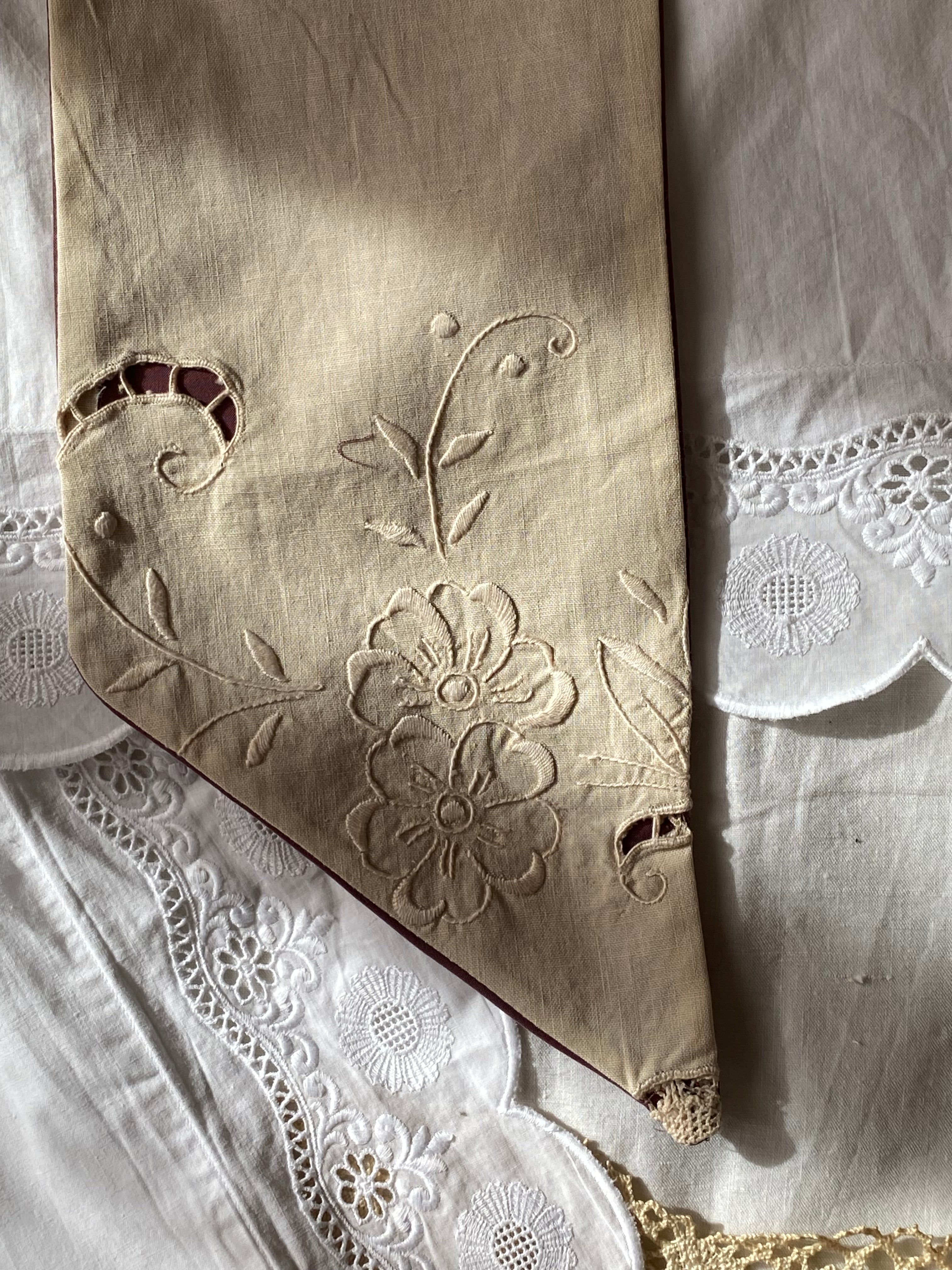 Double-sided sartorial bow in silk and pure cotton with antique embroidery