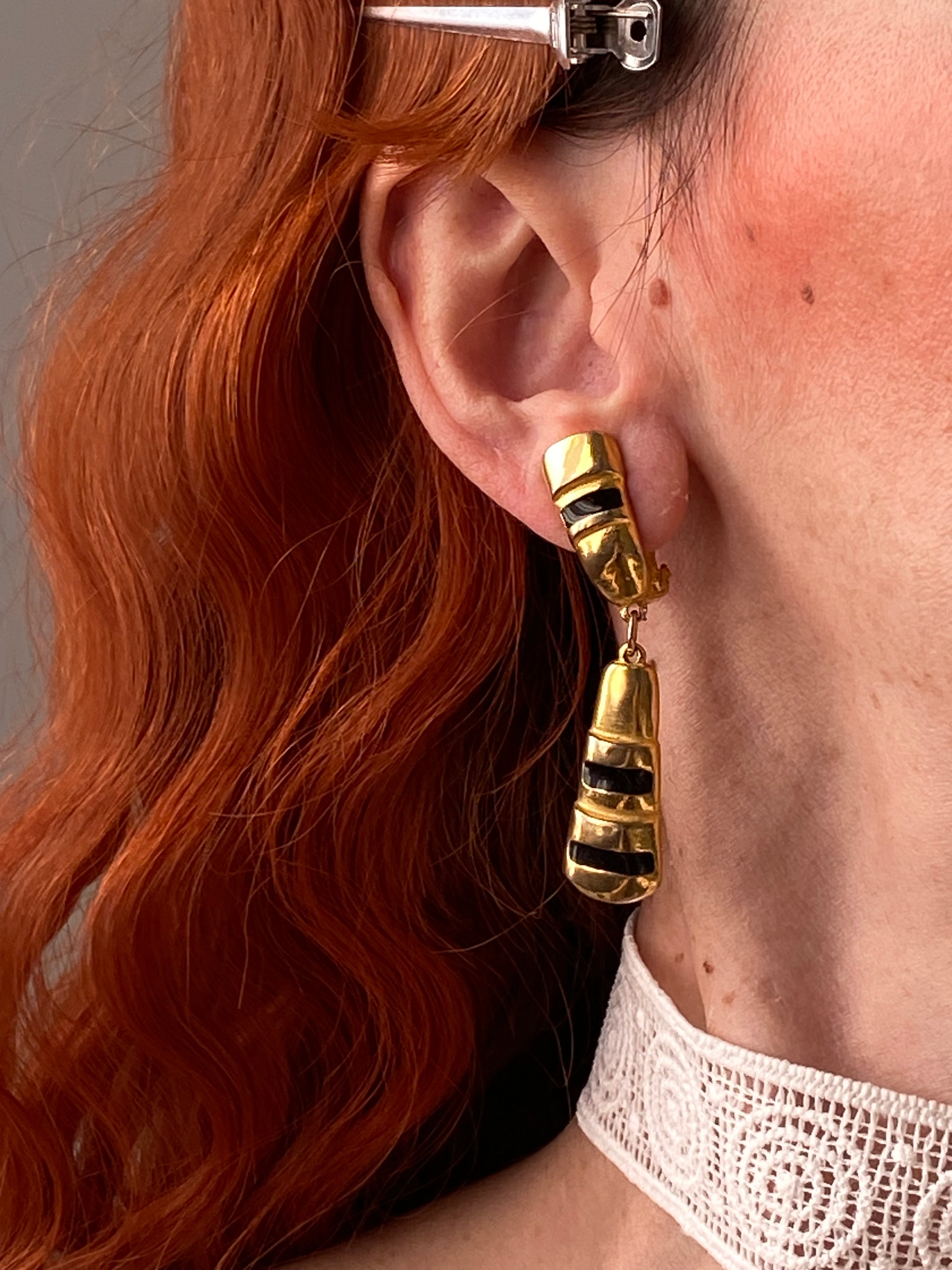 Orecchini i clip pendenti