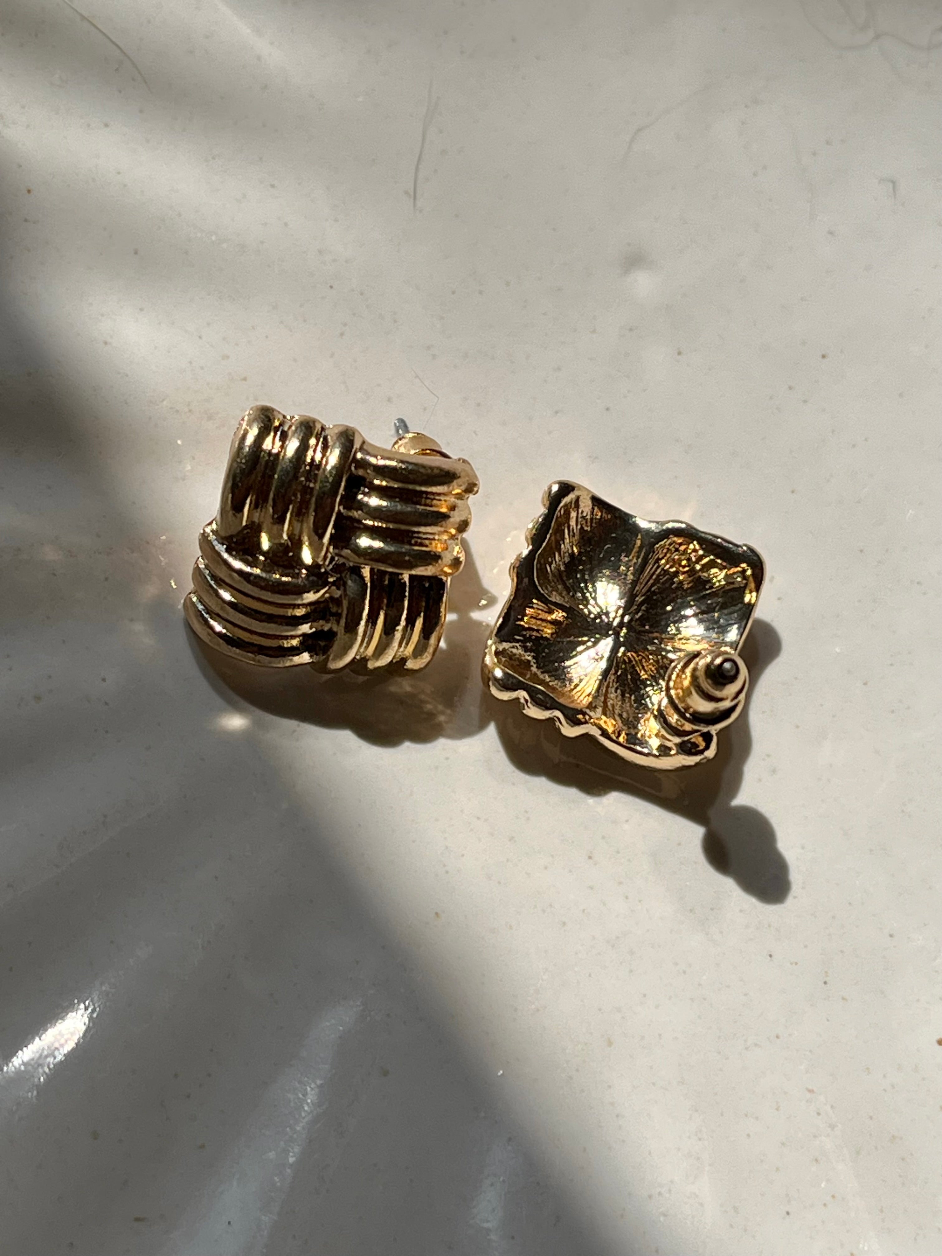 Orecchini quadrati bombati