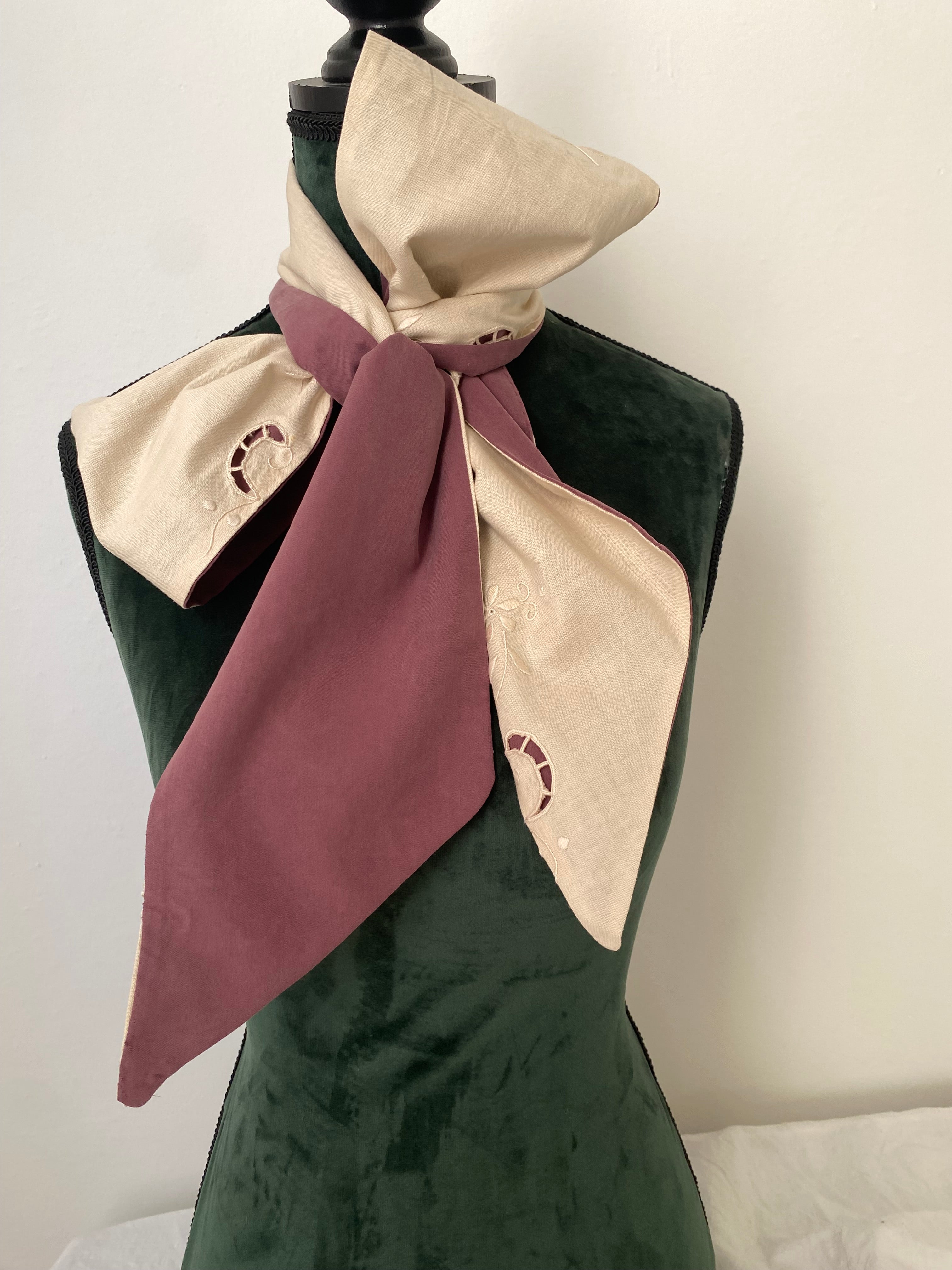 Double-sided sartorial bow in silk and pure cotton with antique embroidery
