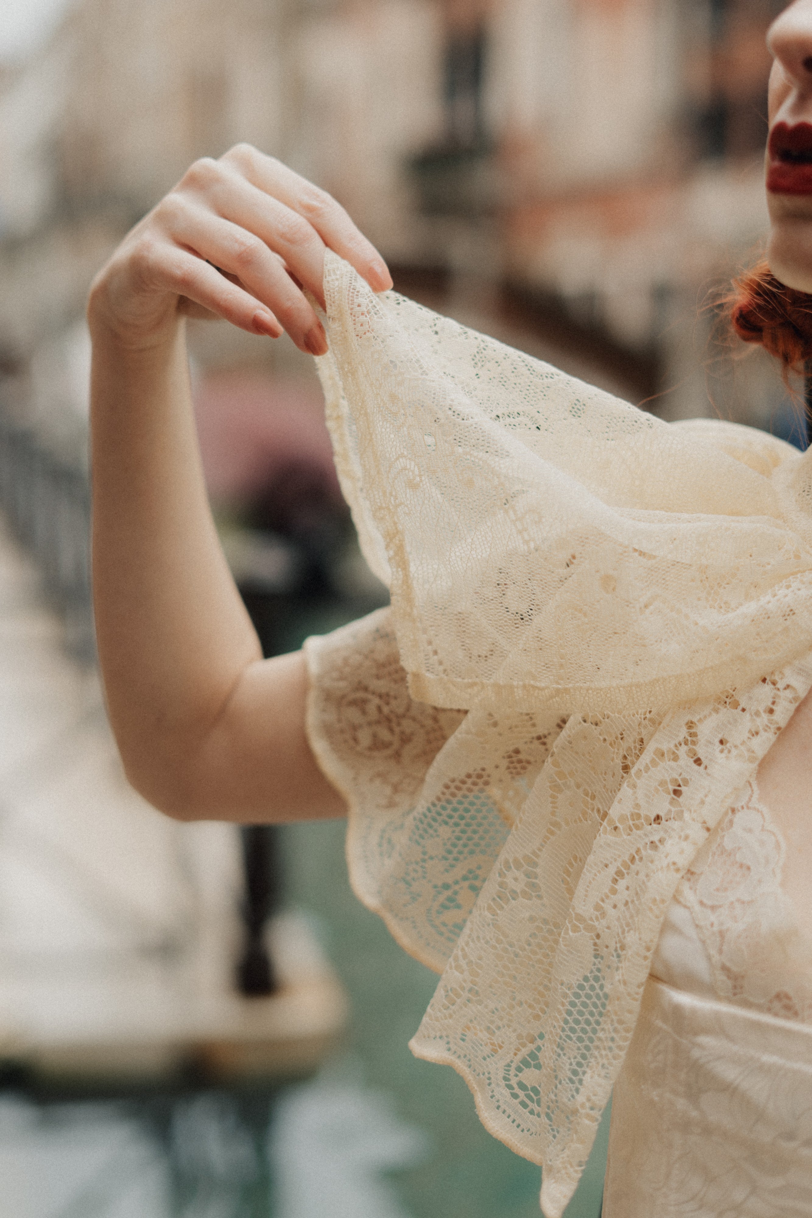 Mantellina stile vittoriano in pizzo antico veneziano pastello
