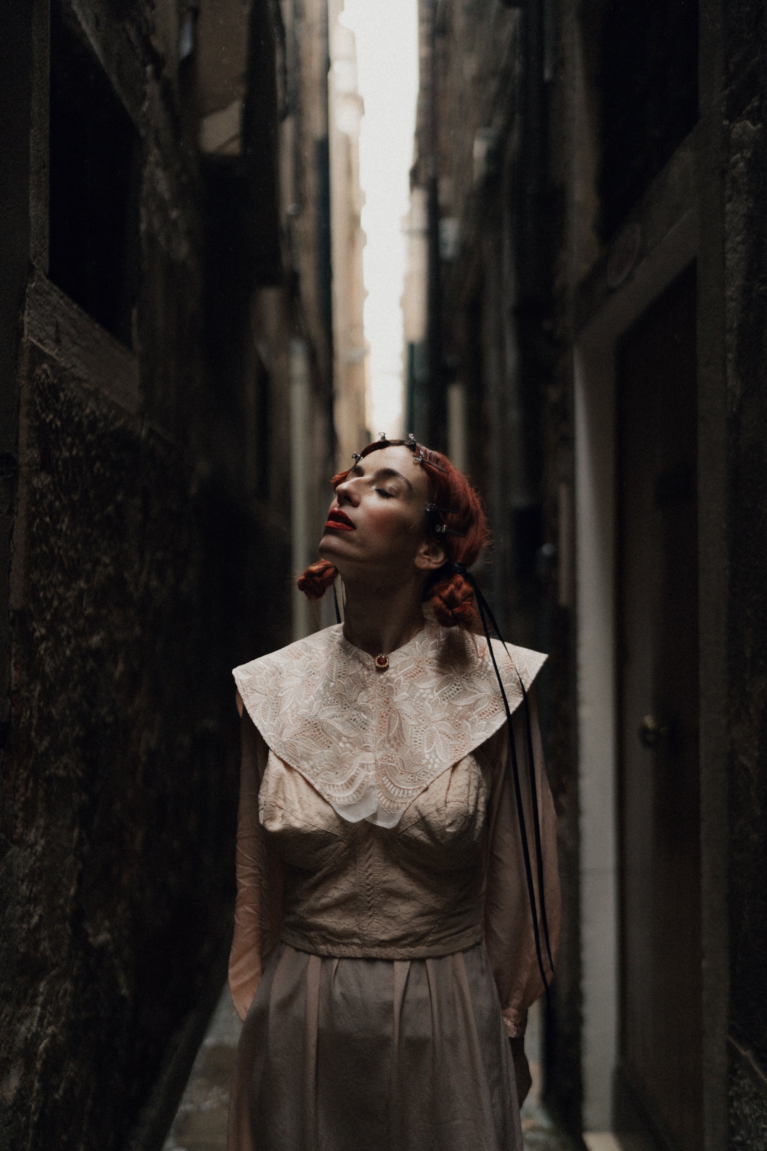 Colletto a punta pastello in pizzo antico veneziano