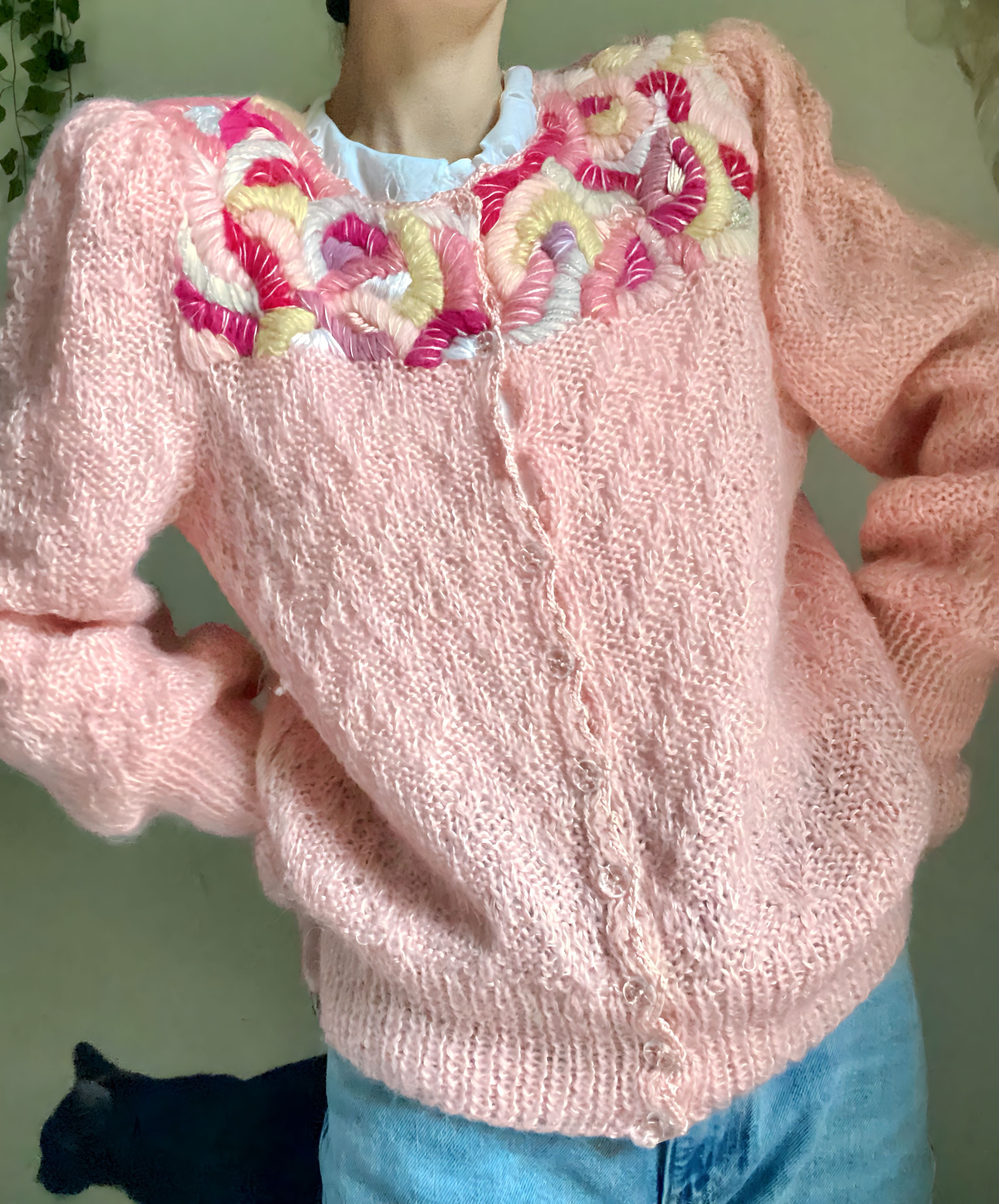 Cardigan all’uncinetto fatto a mano da bambolina