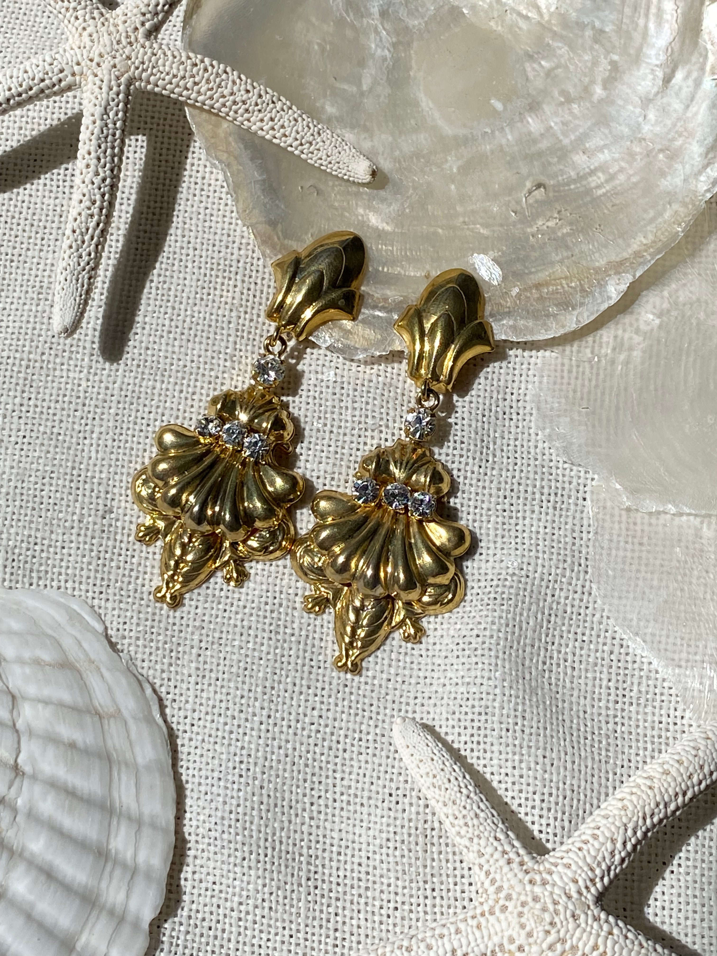 Anfitrite orecchini pendenti a conchiglia