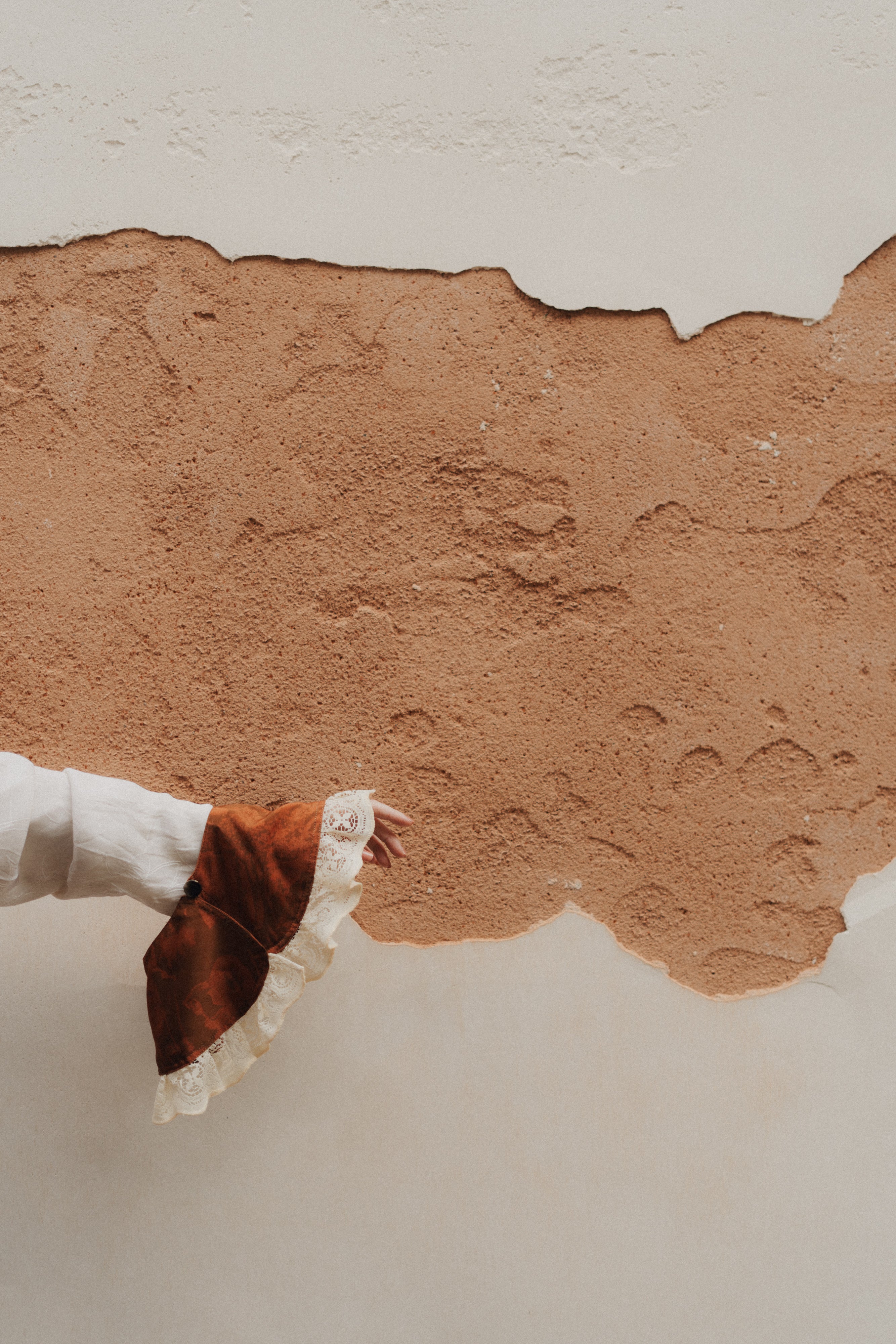 Terracotta Peter Pan collar in silk and antique Venetian lace