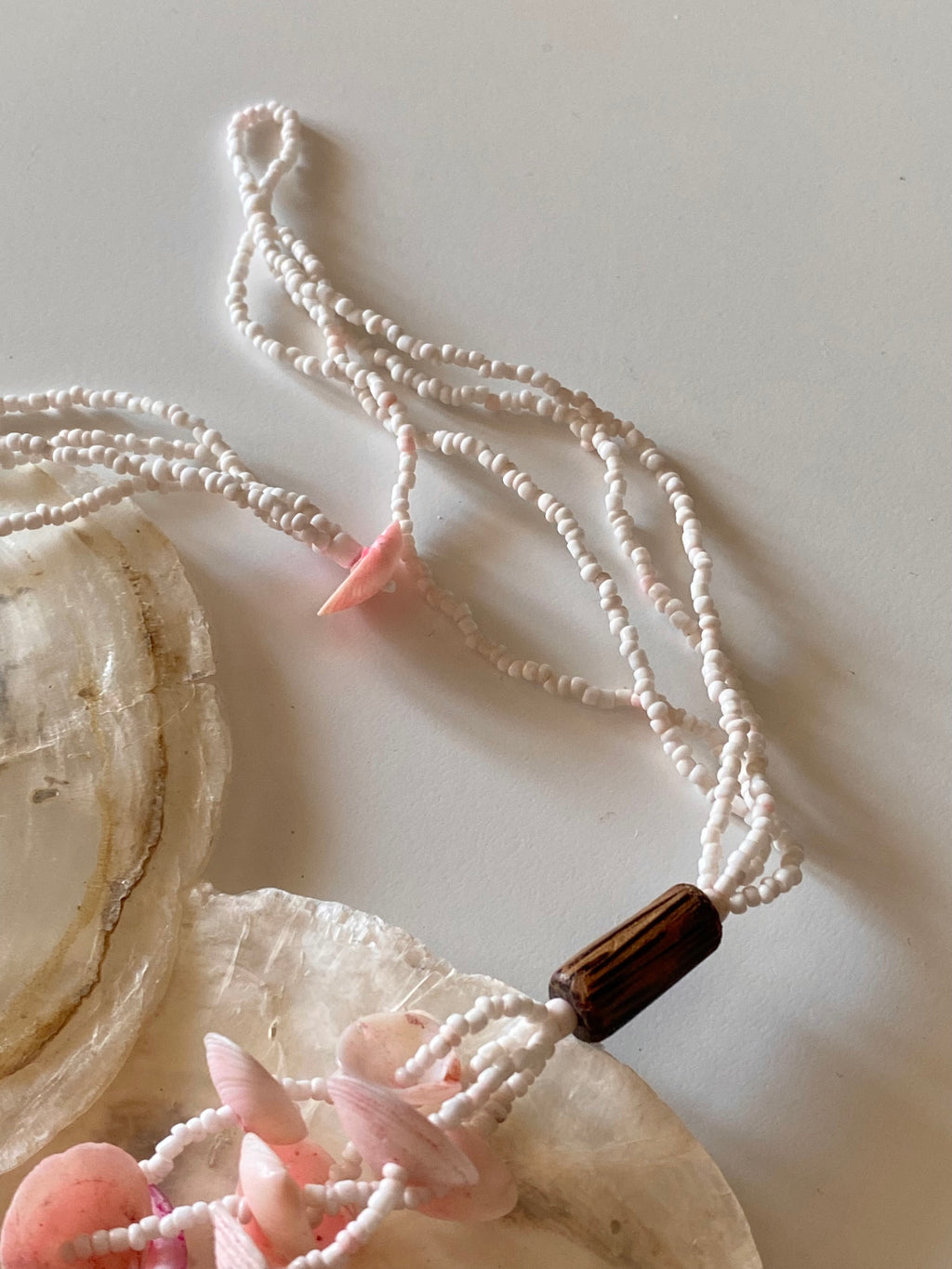 Collier Marea avec perles naturelles et coquillages
