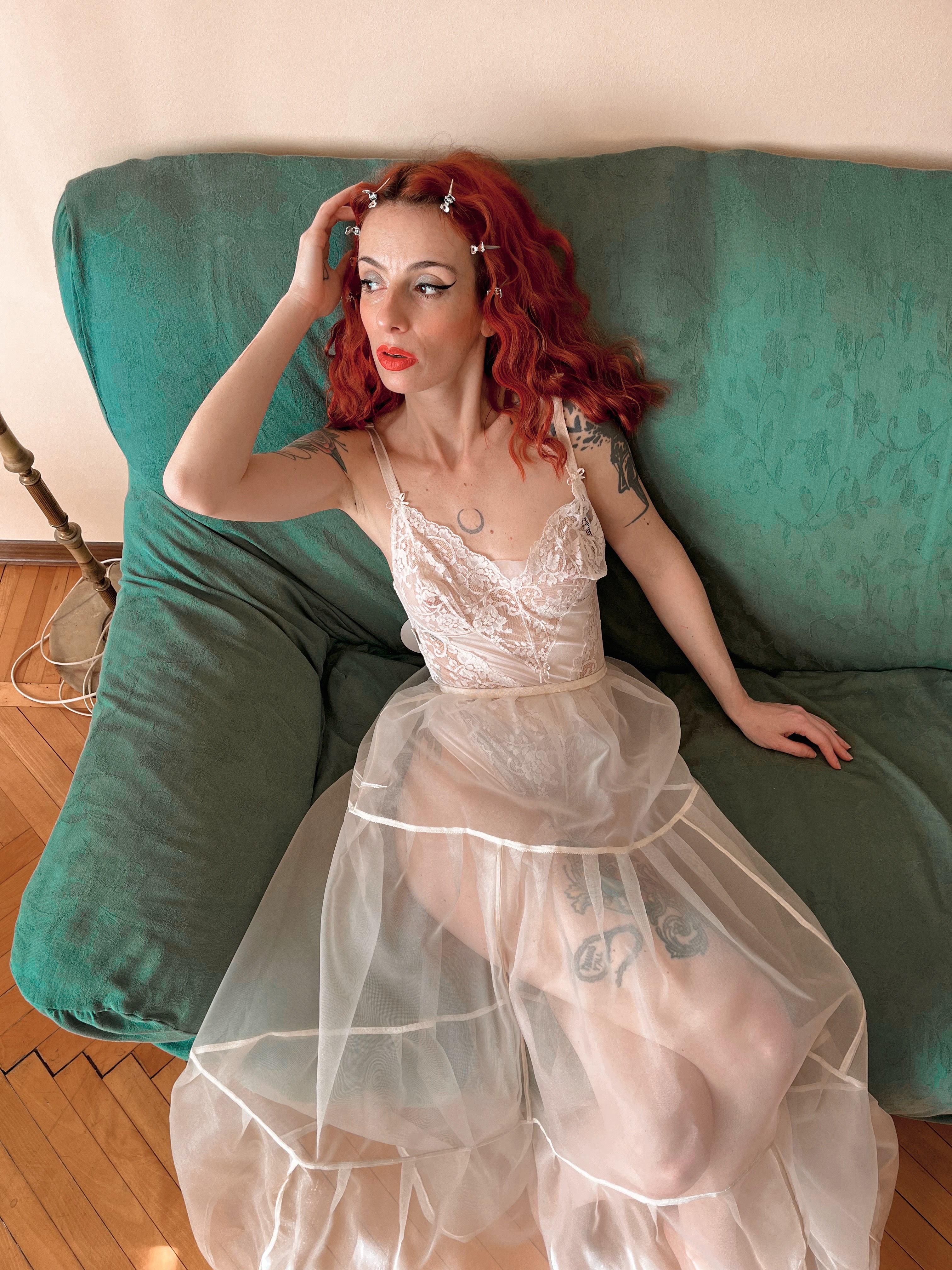 Body in pizzo delicato