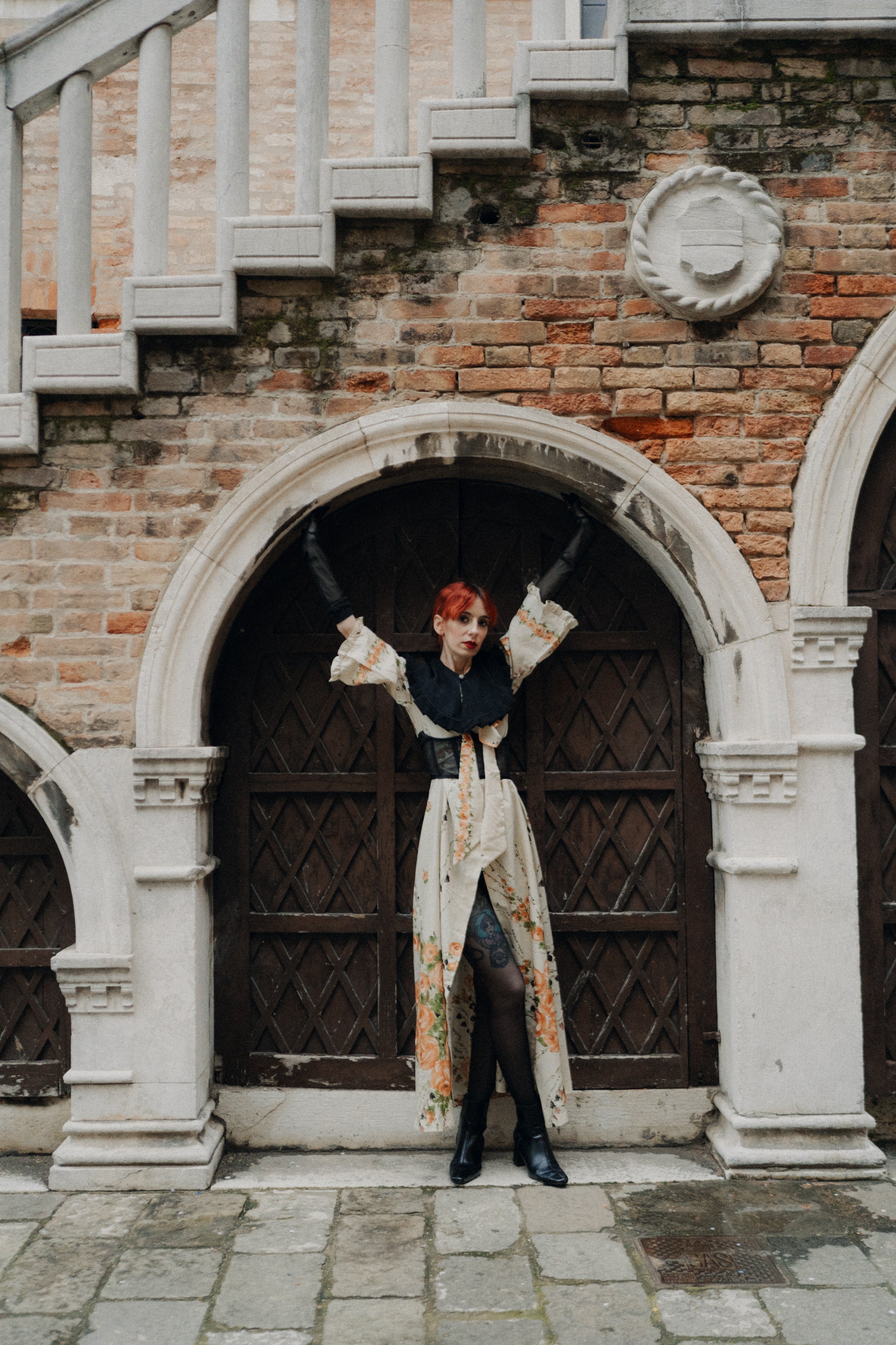 Ruffled pointed collar