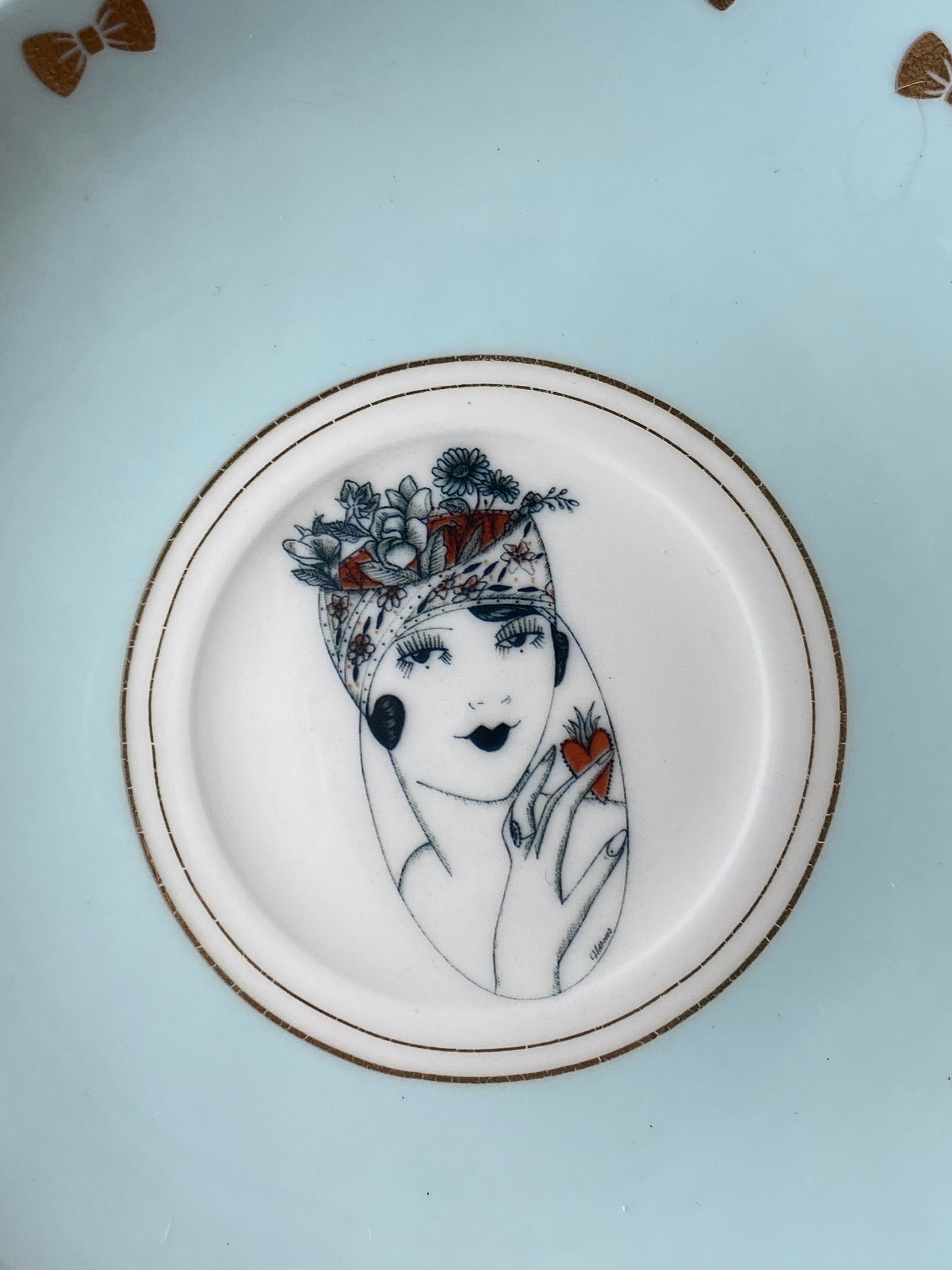 Pocket emptier plate by Helbones