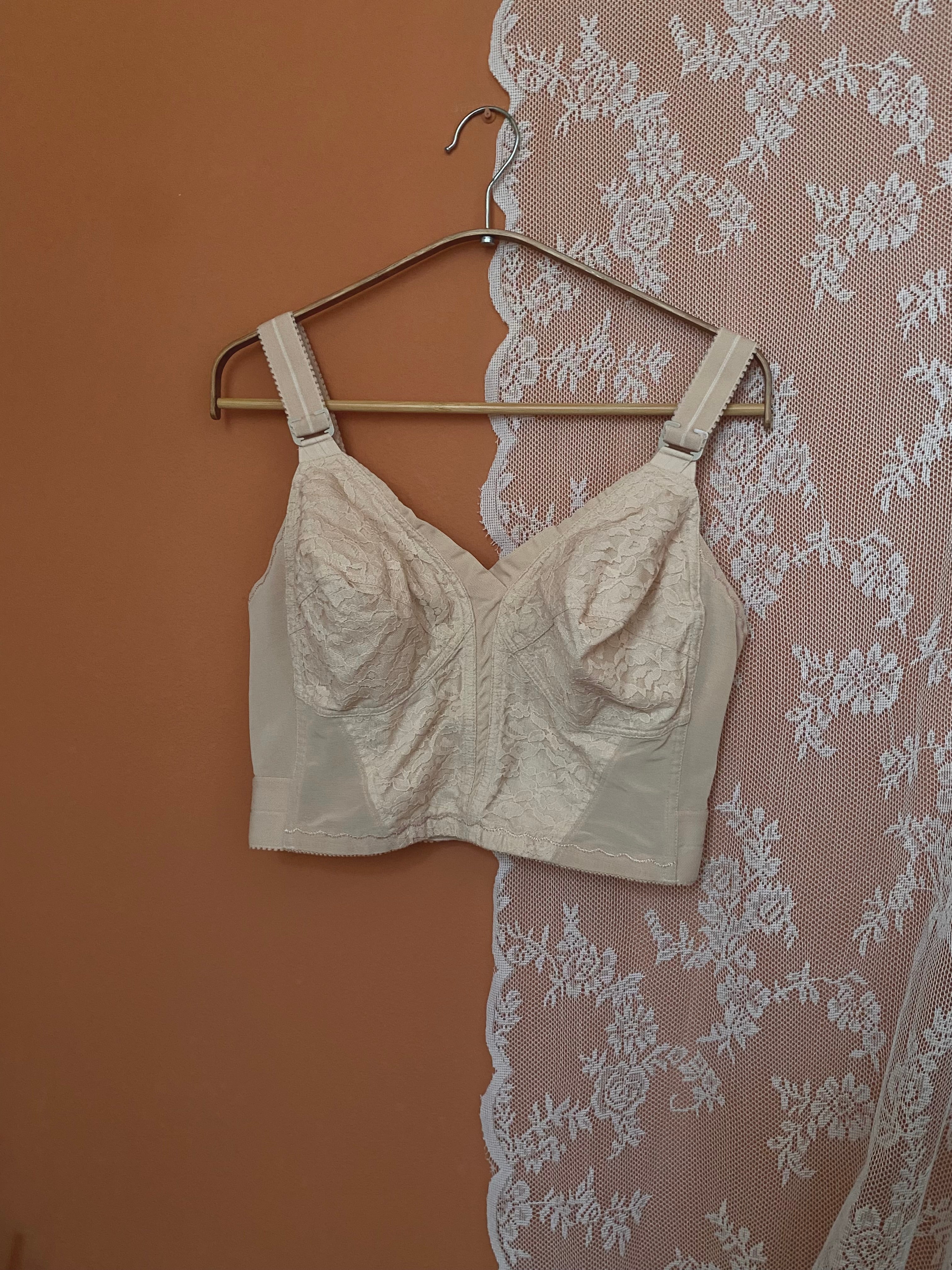 Bullet bra tinta carne ‘50s