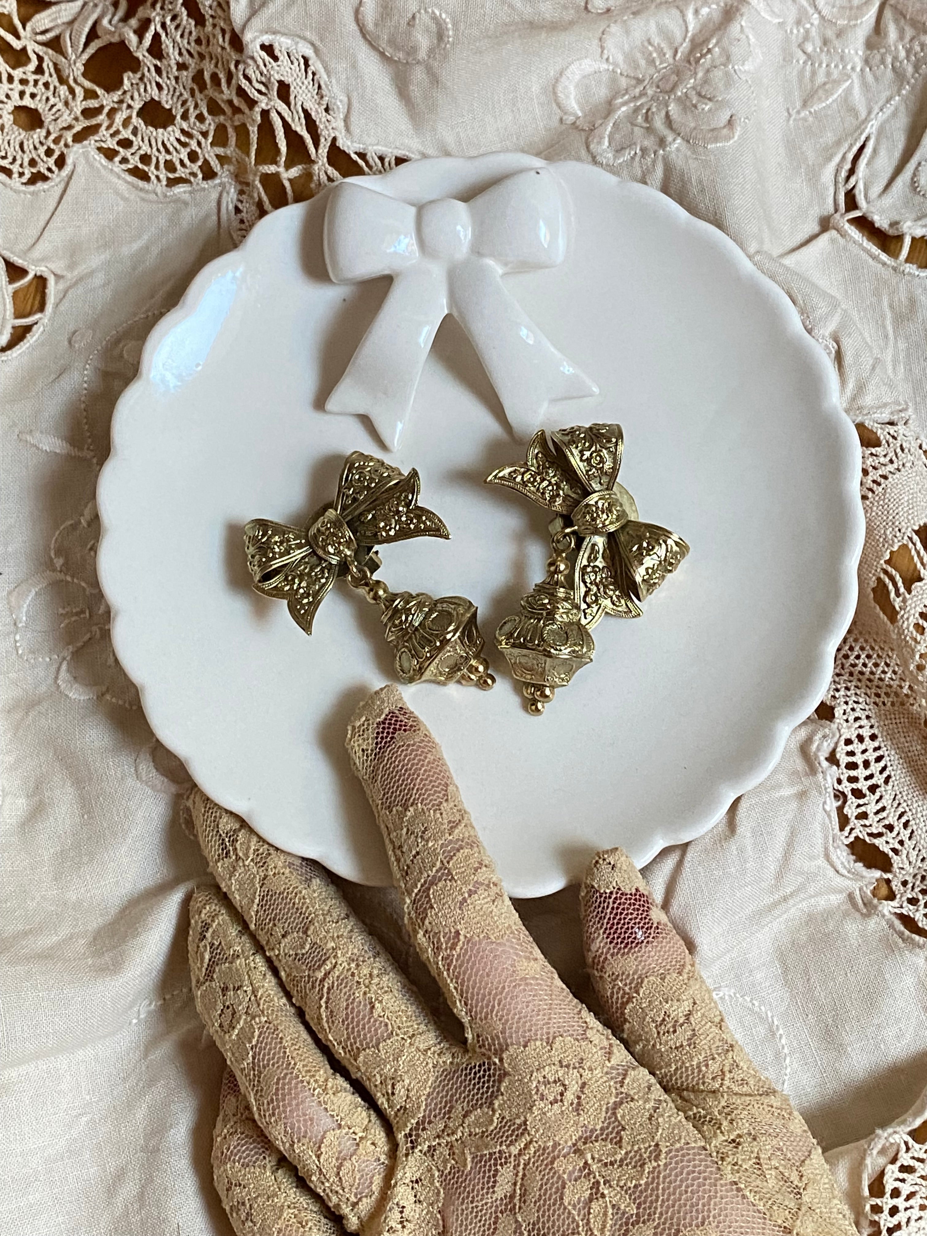 Amore Barocco orecchini a fiocco con conchiglia