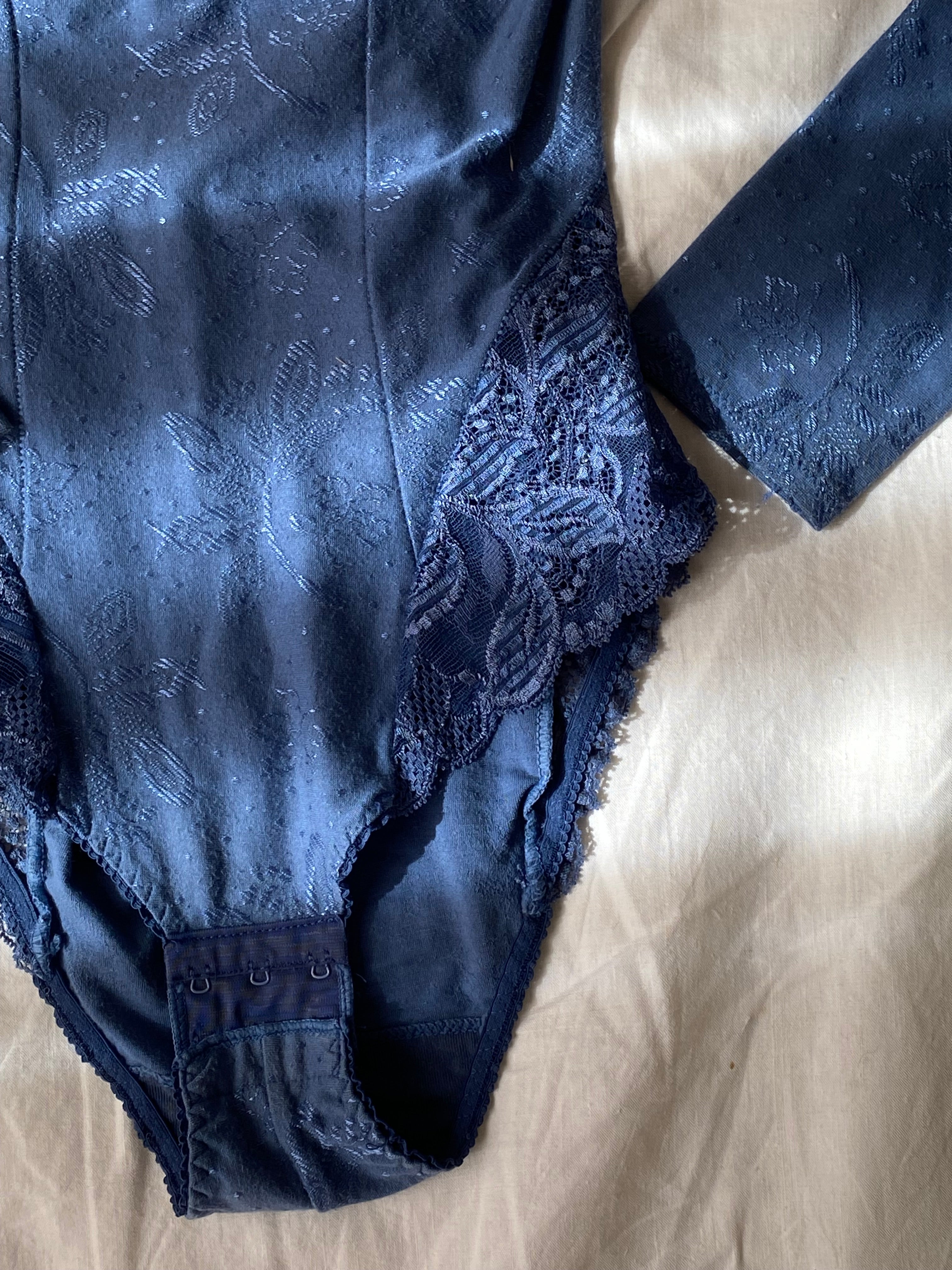 Body in pizzo cobalto