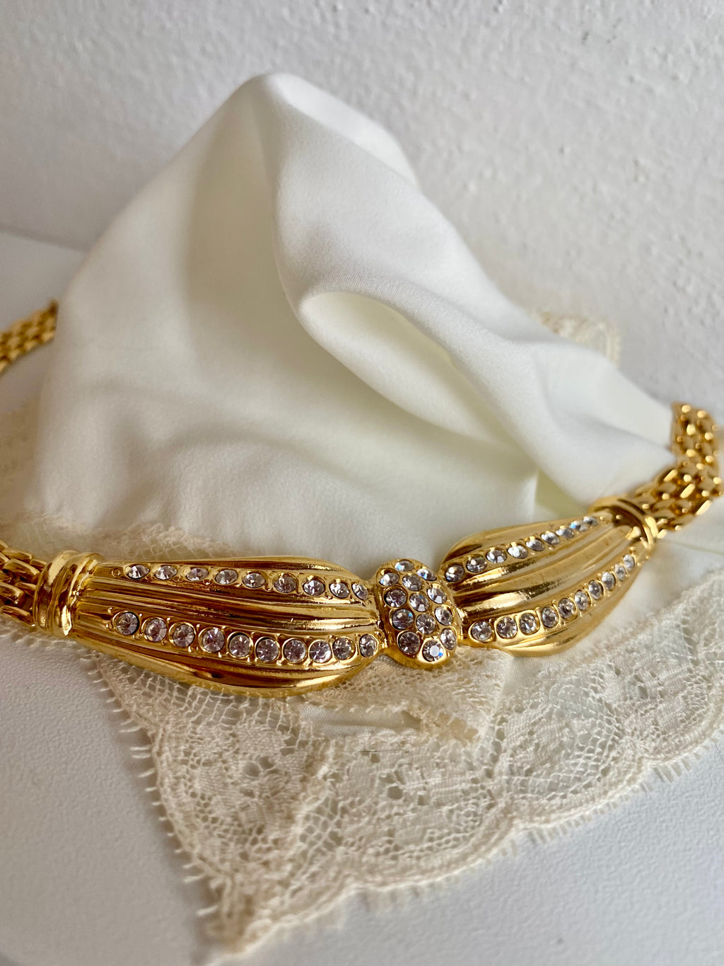 Collana girocollo fiocco