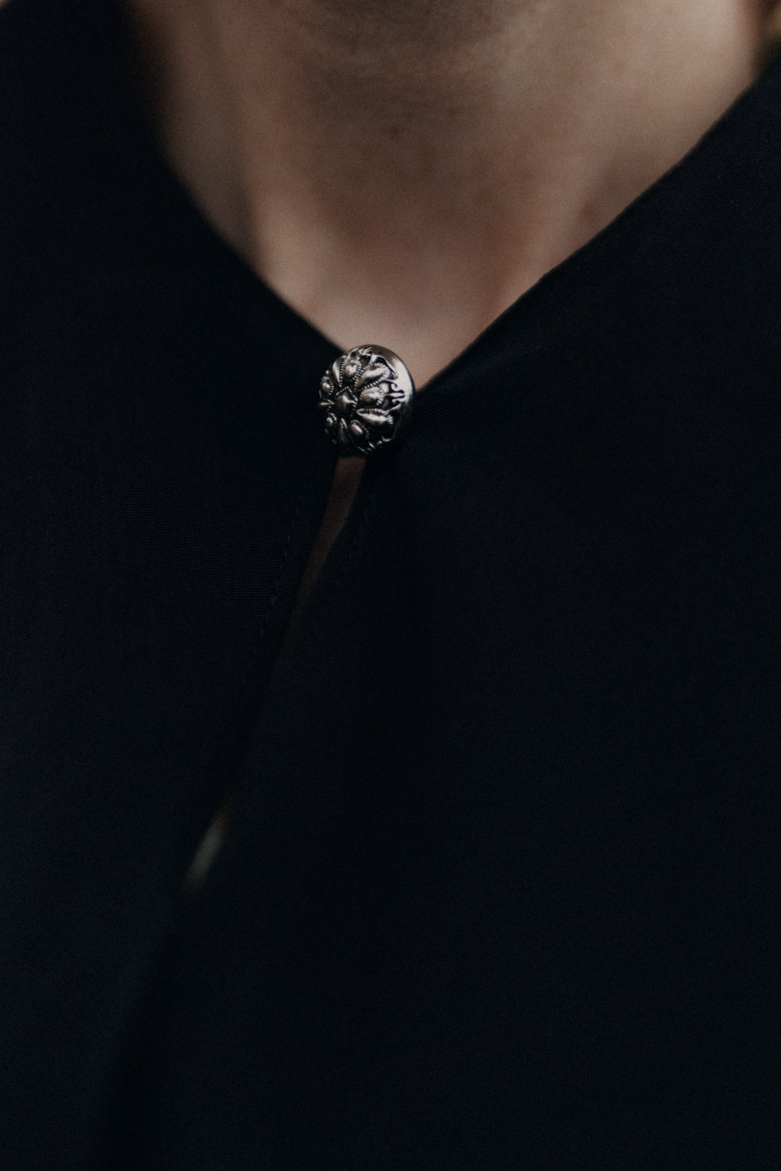 Ruffled pointed collar