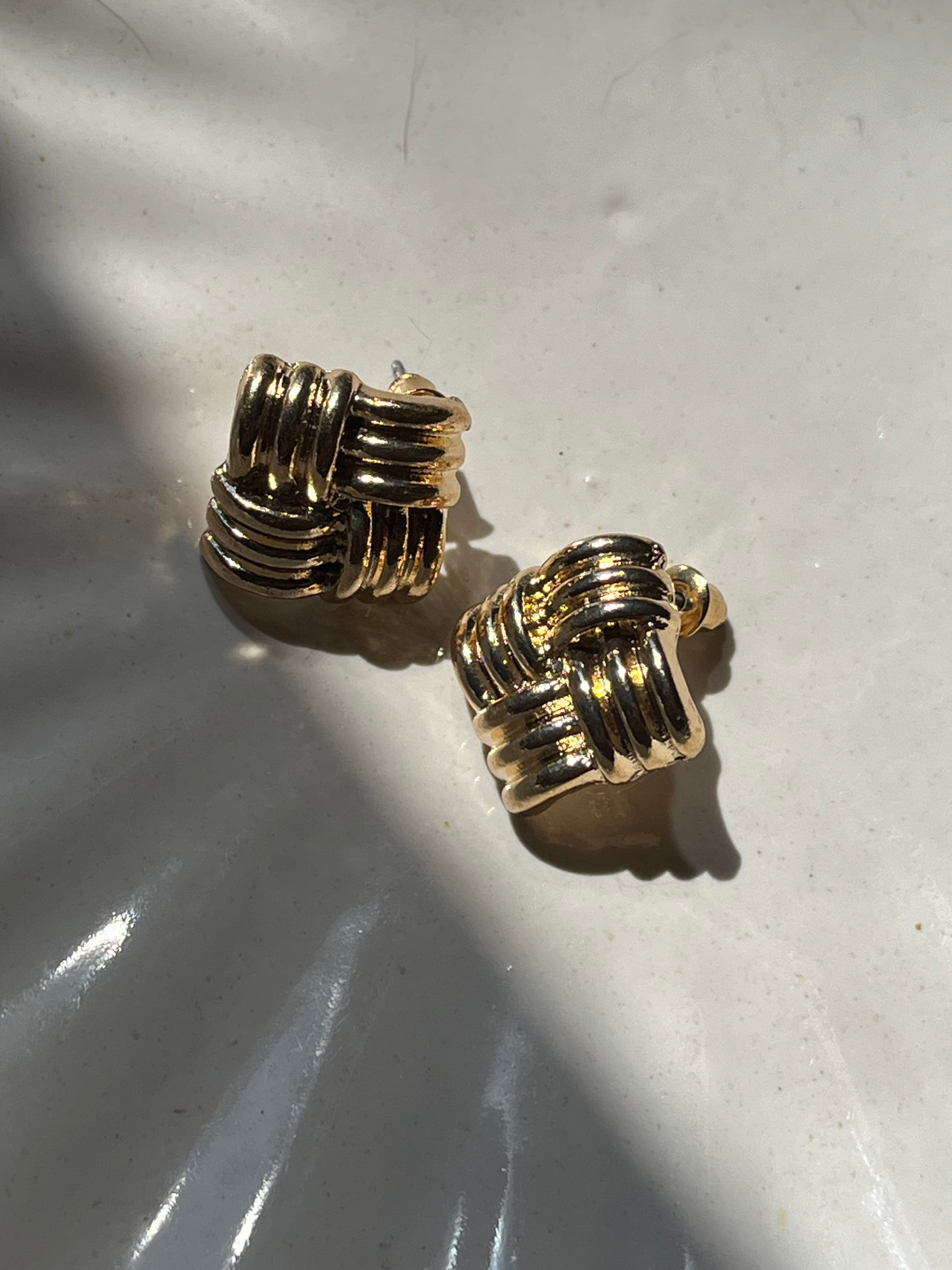 Orecchini quadrati bombati