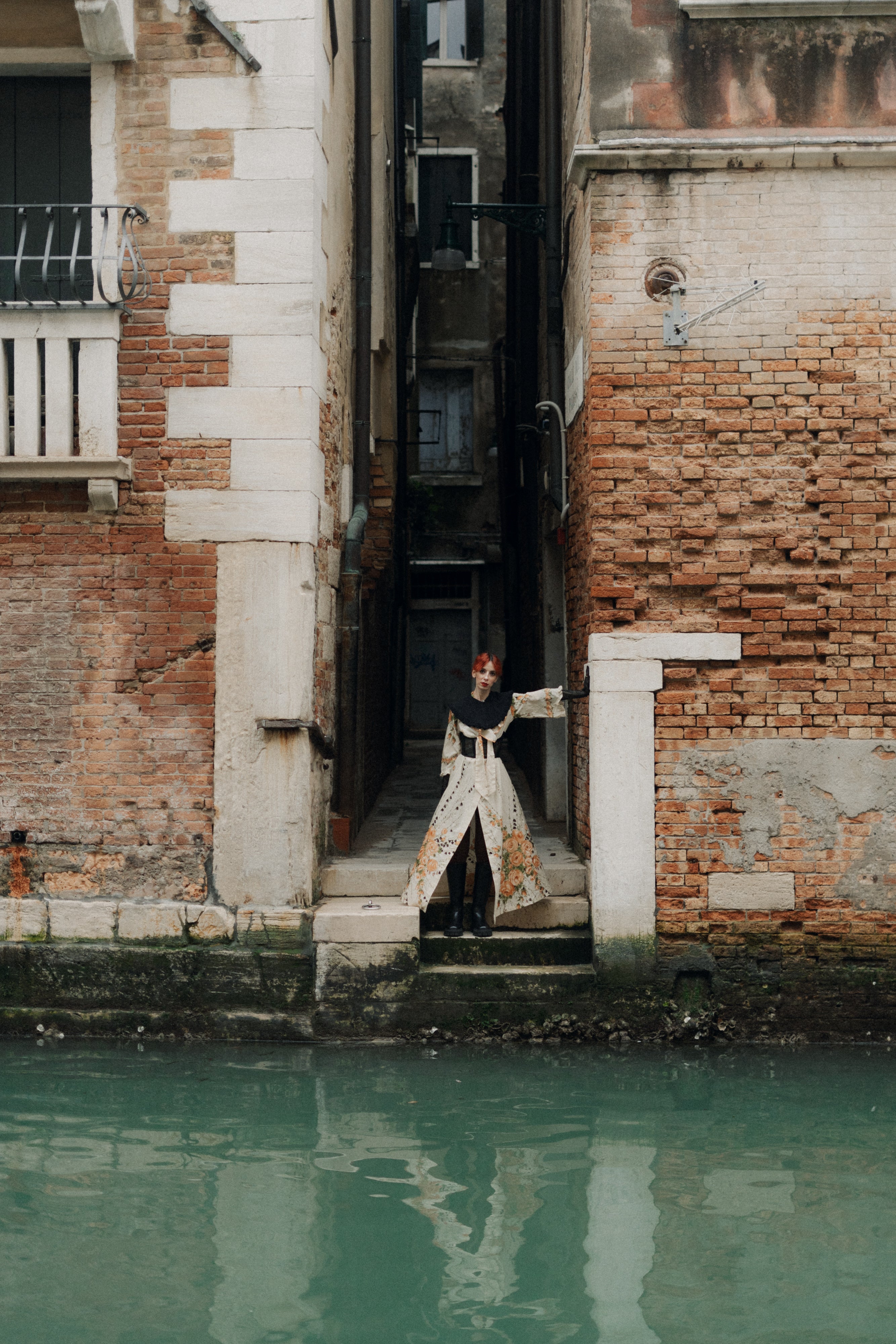 Pointed collar in silk and antique Venetian lace