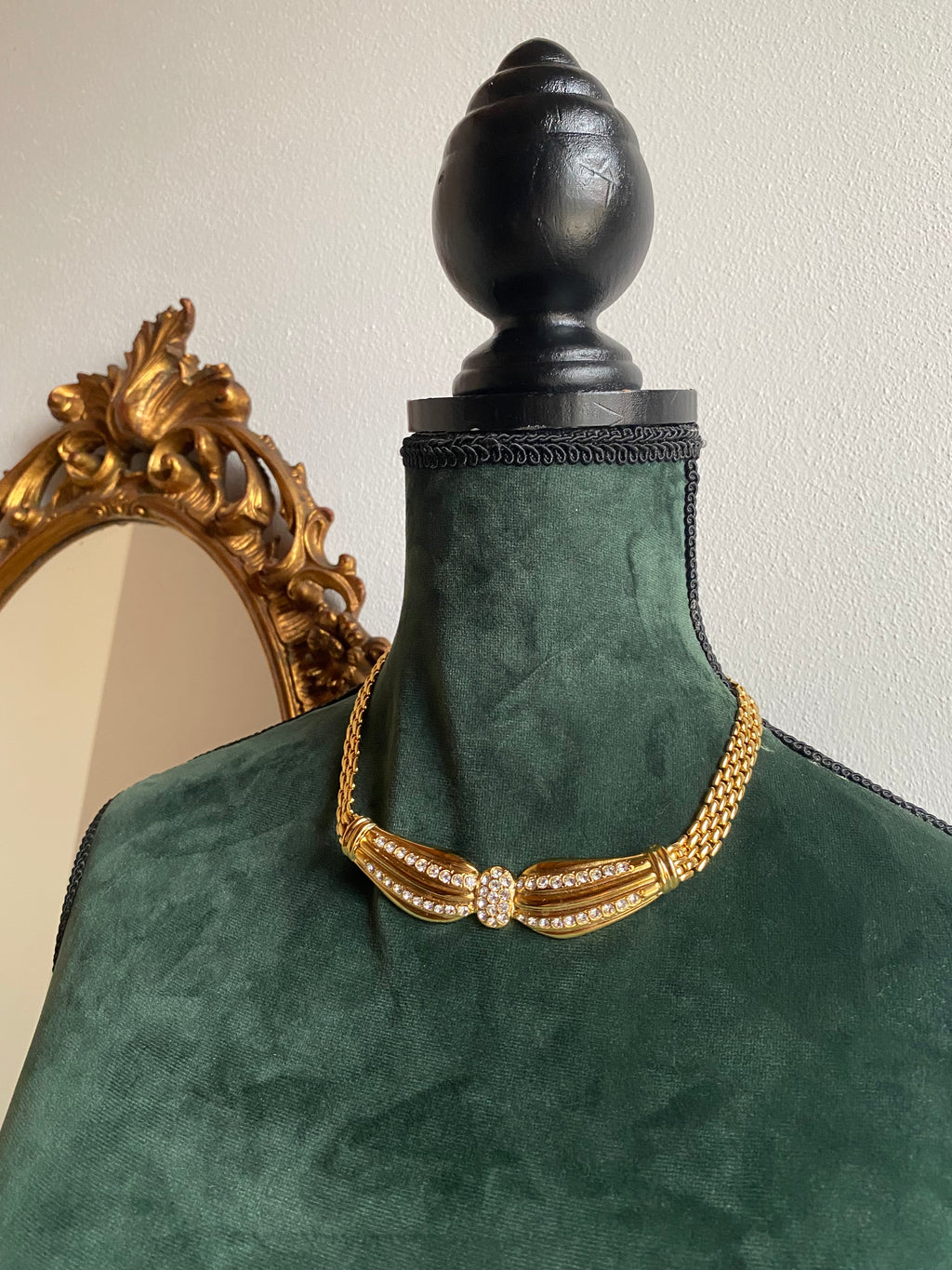 Collana girocollo fiocco