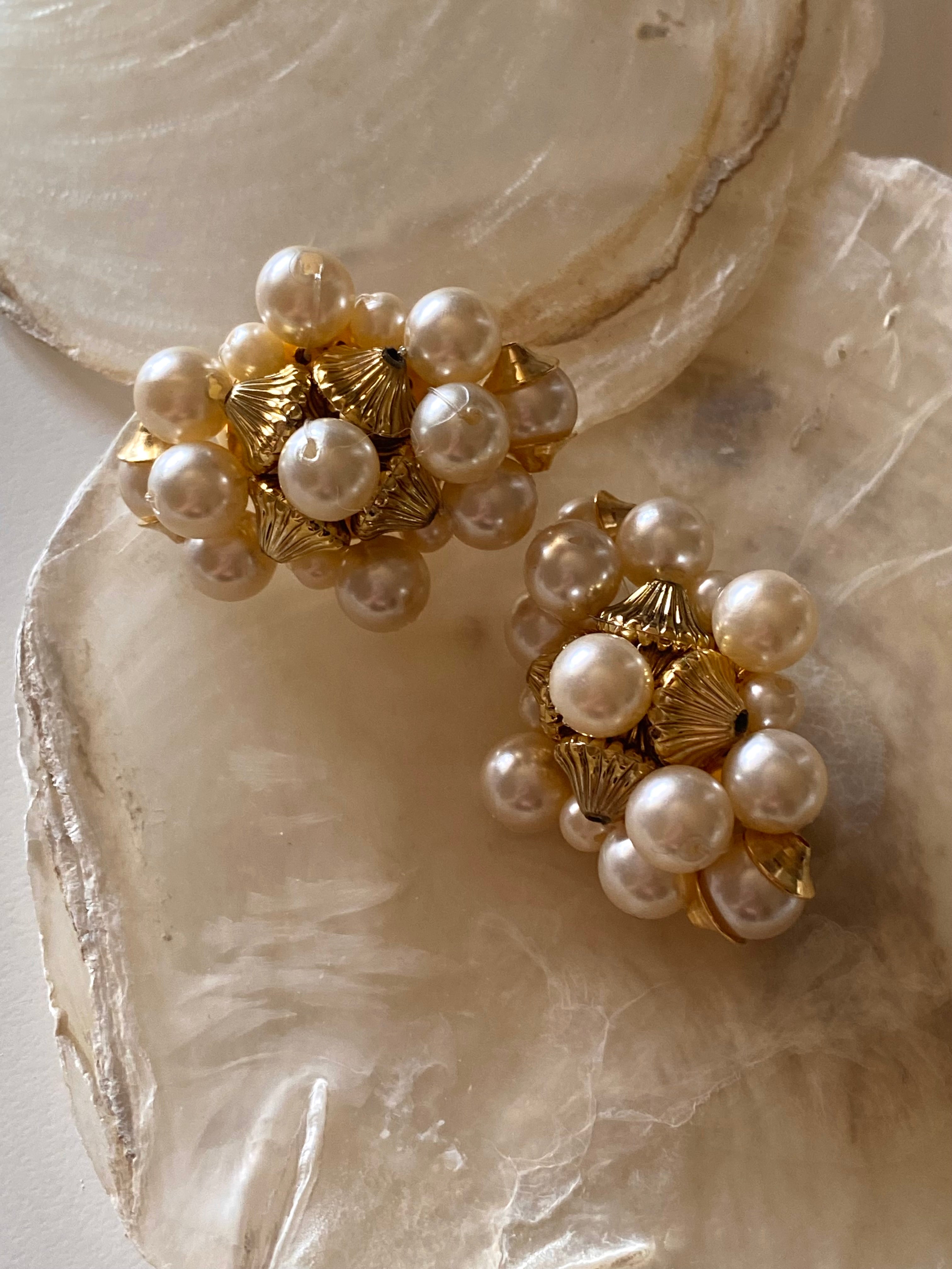 Capri orecchini a clip con perle e conchiglie