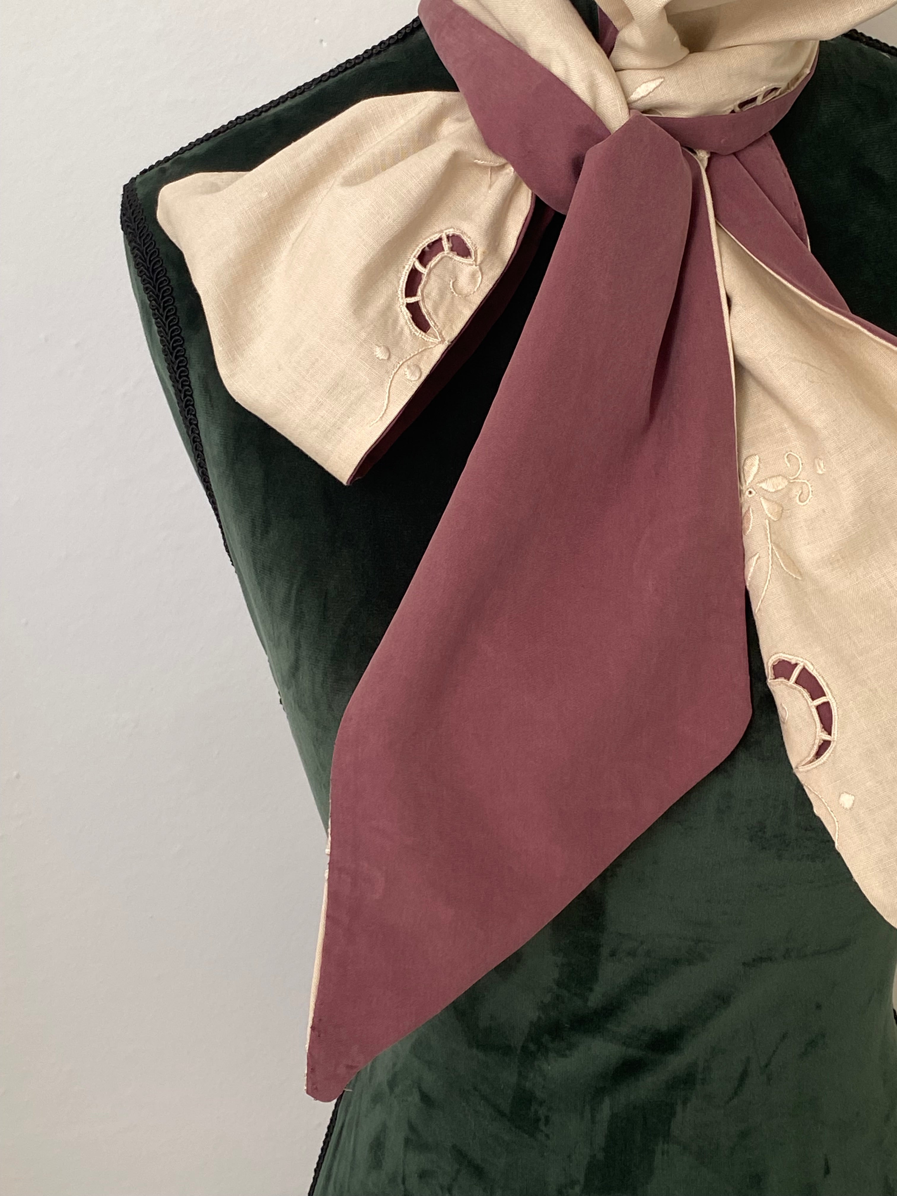 Double-sided sartorial bow in silk and pure cotton with antique embroidery