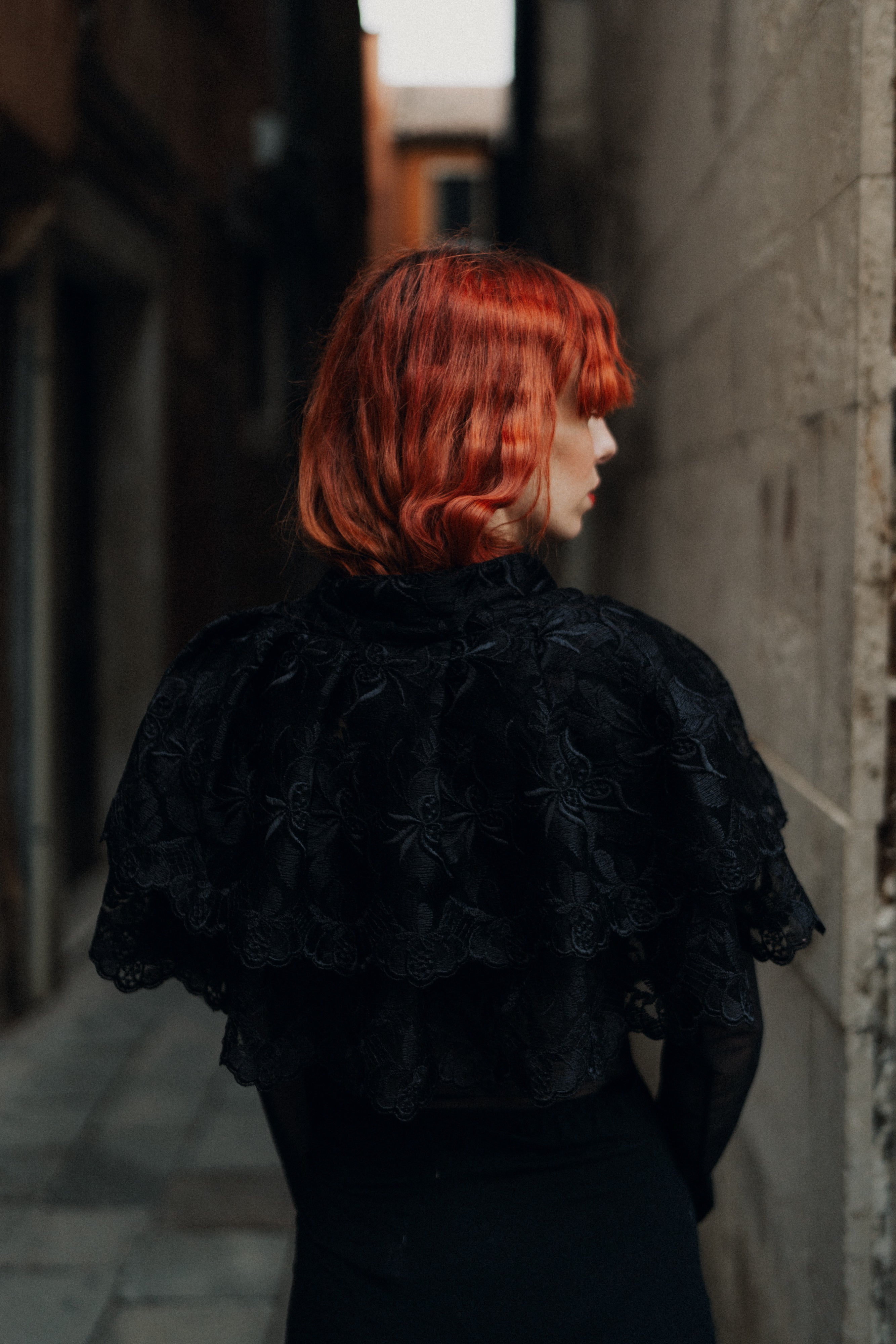 Mantellina in stile vittoriano in pizzo antico veneziano