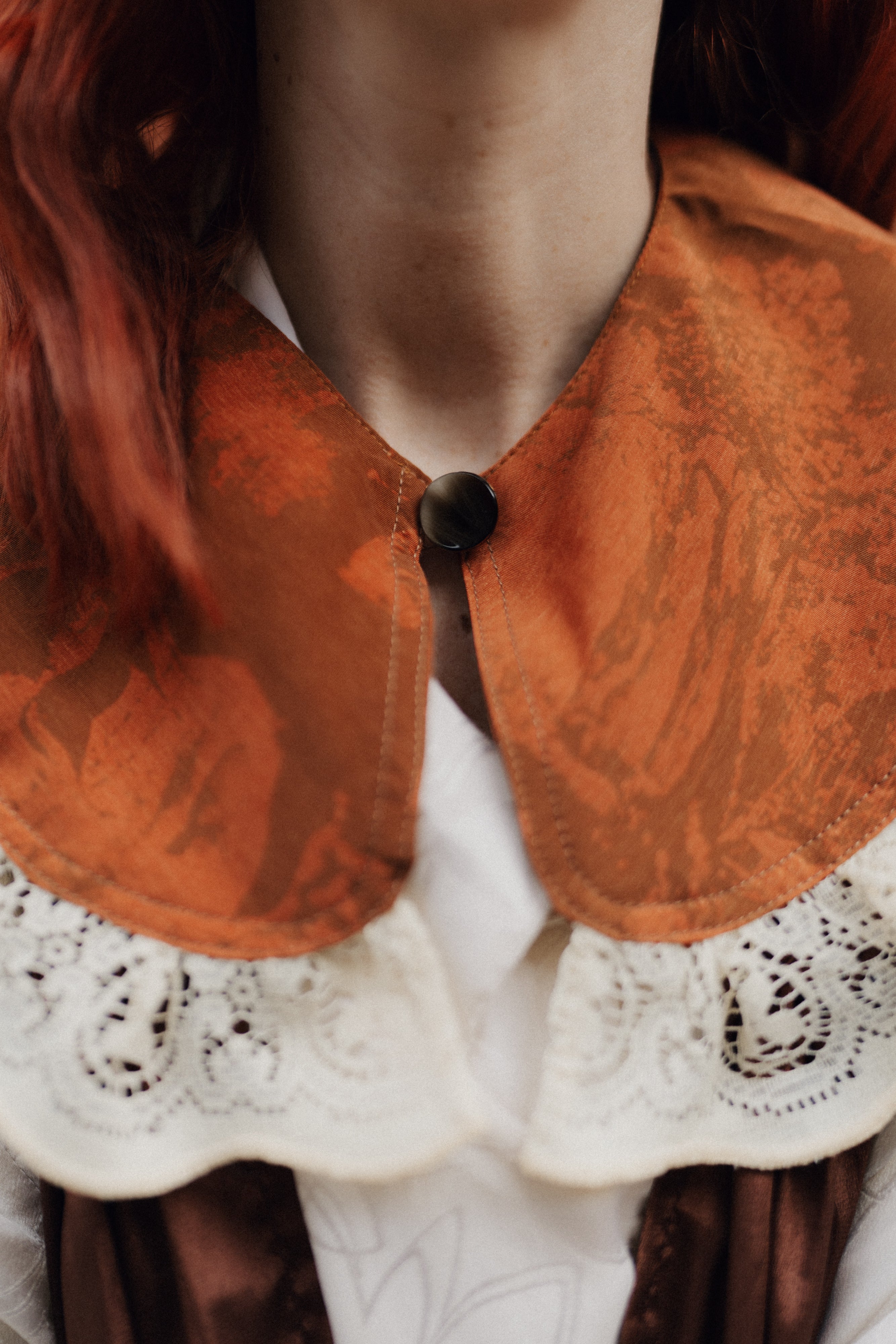 Terracotta Peter Pan collar in silk and antique Venetian lace