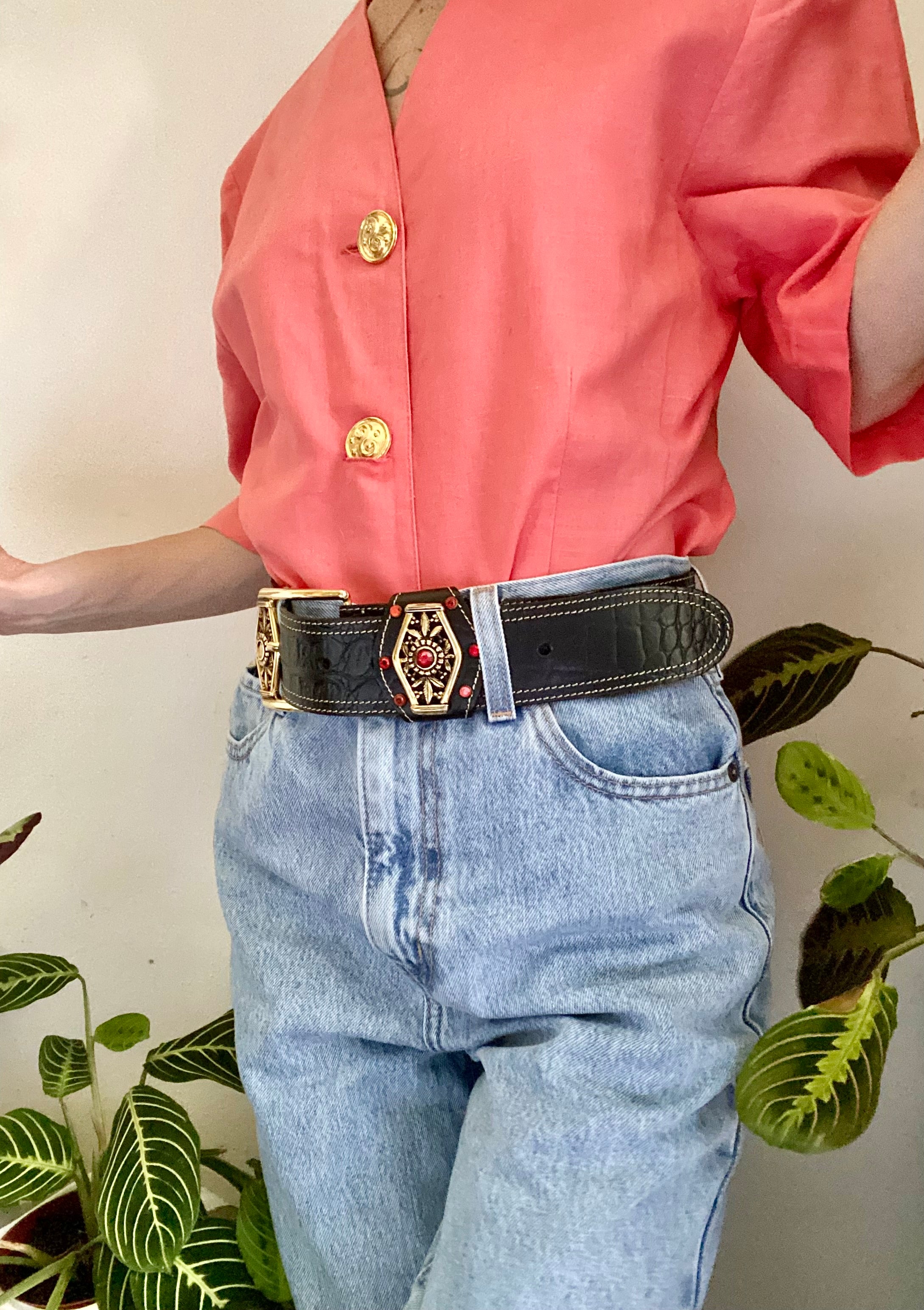 Genuine leather belt with maxi gold buckle