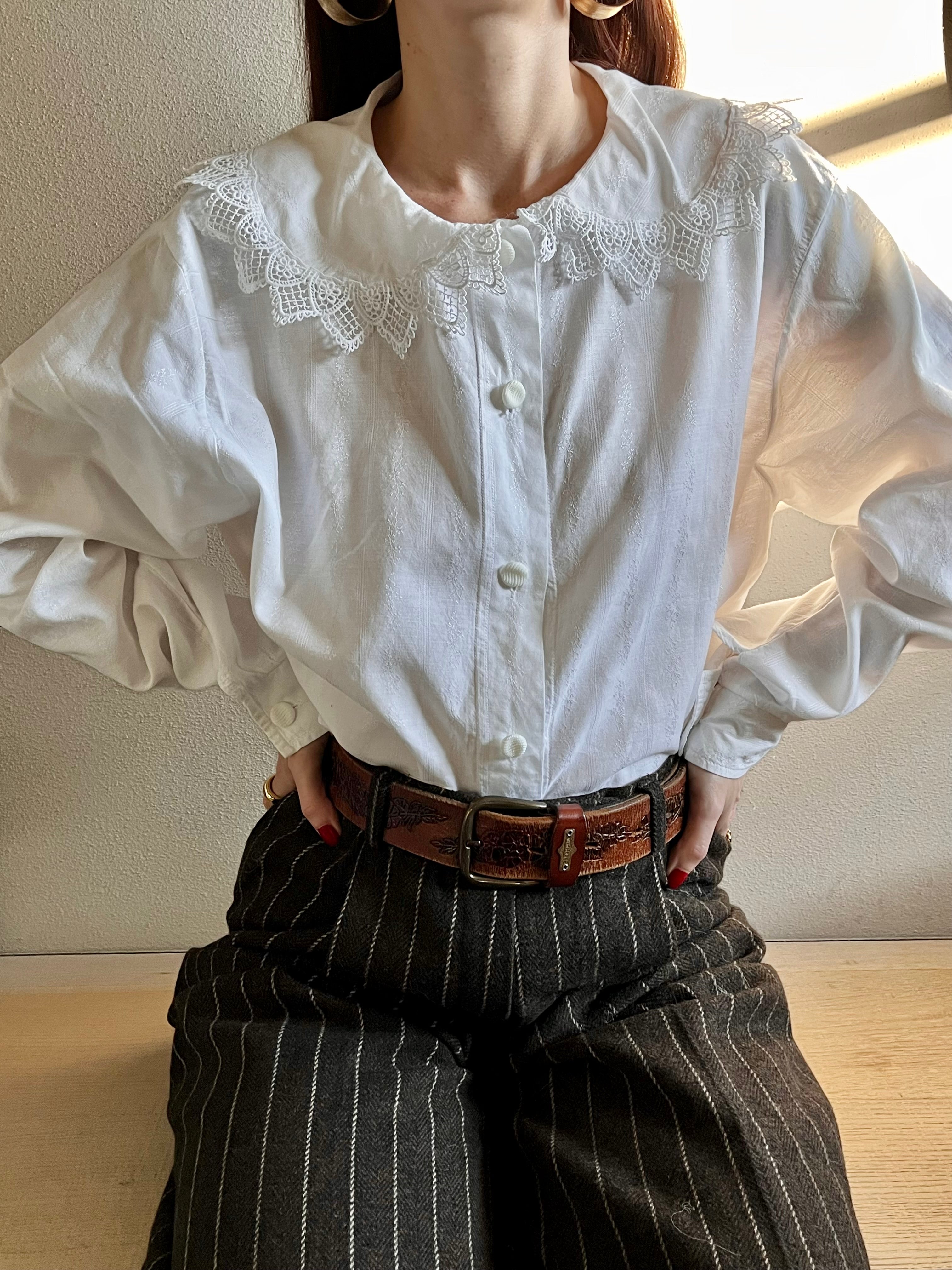 Camicia con pizzo e colletto chiacchierino