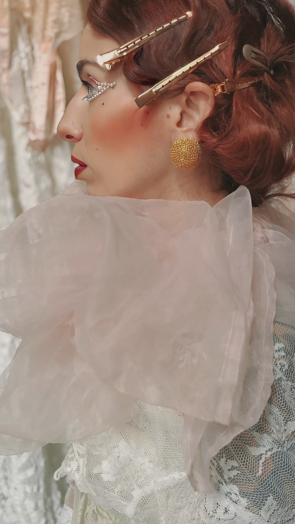 Orecchini a clip dorati a cupola