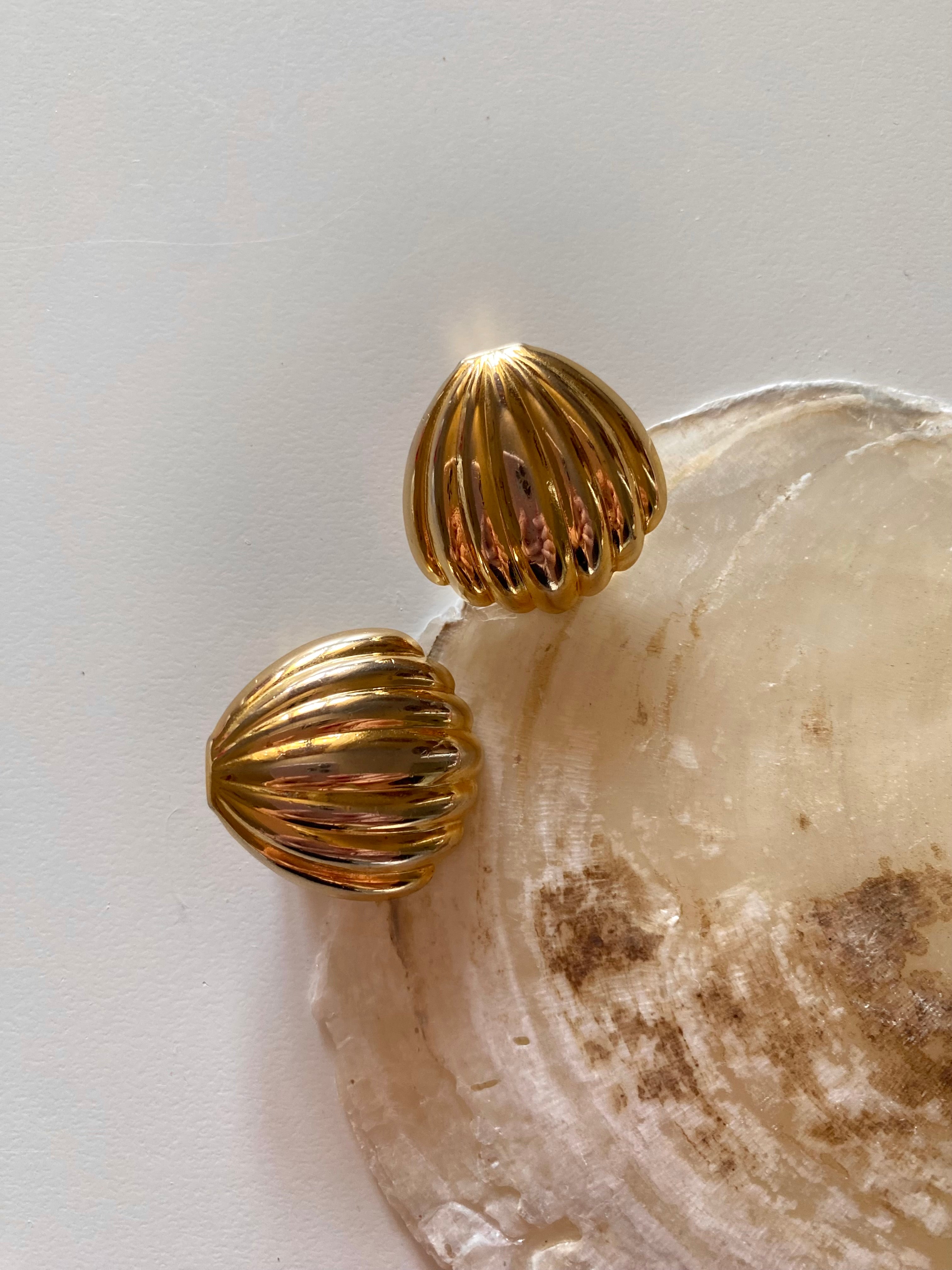 Malfi orecchini a clip a conchiglia