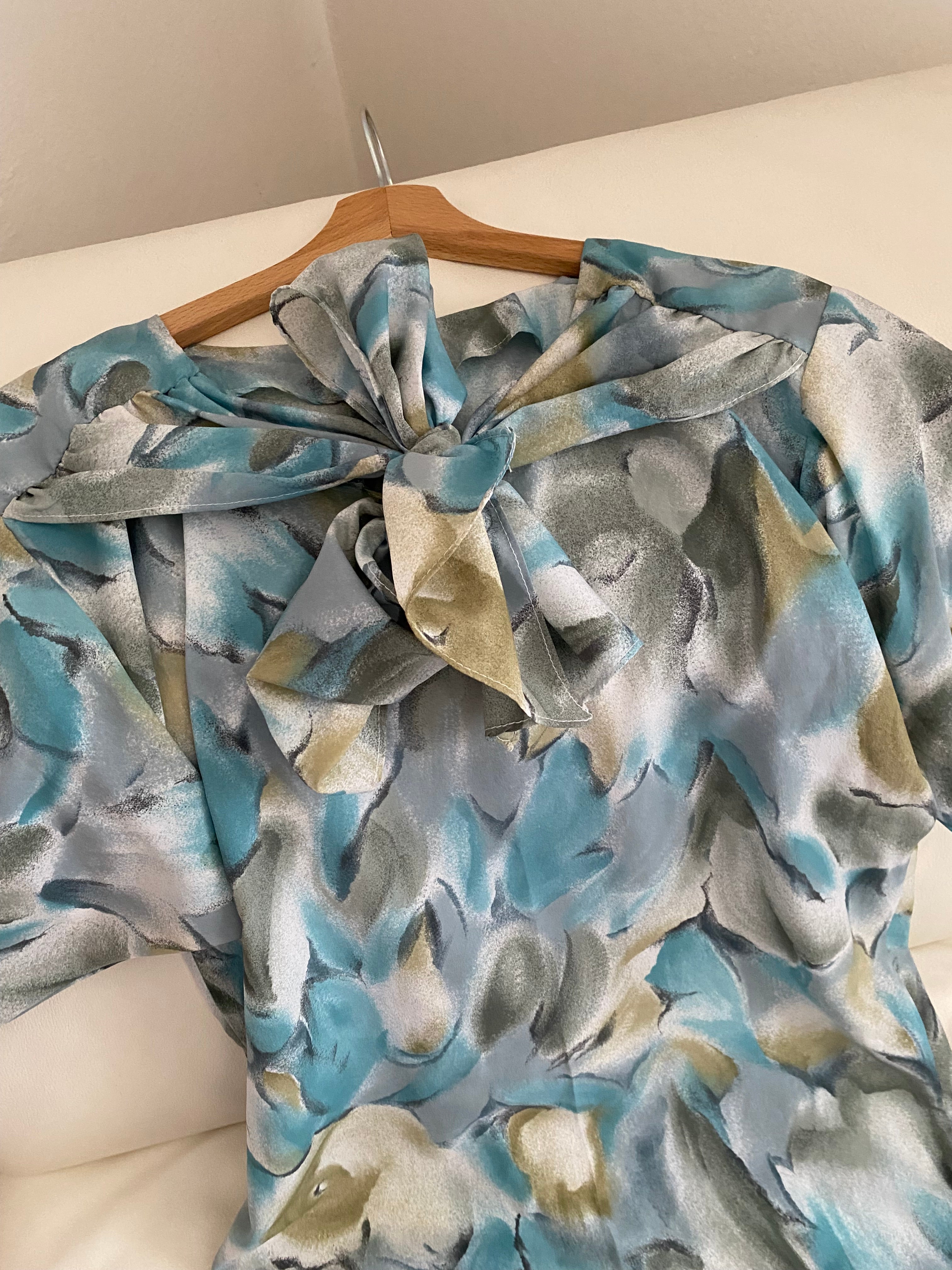 Abito floreale con maxi fiocco