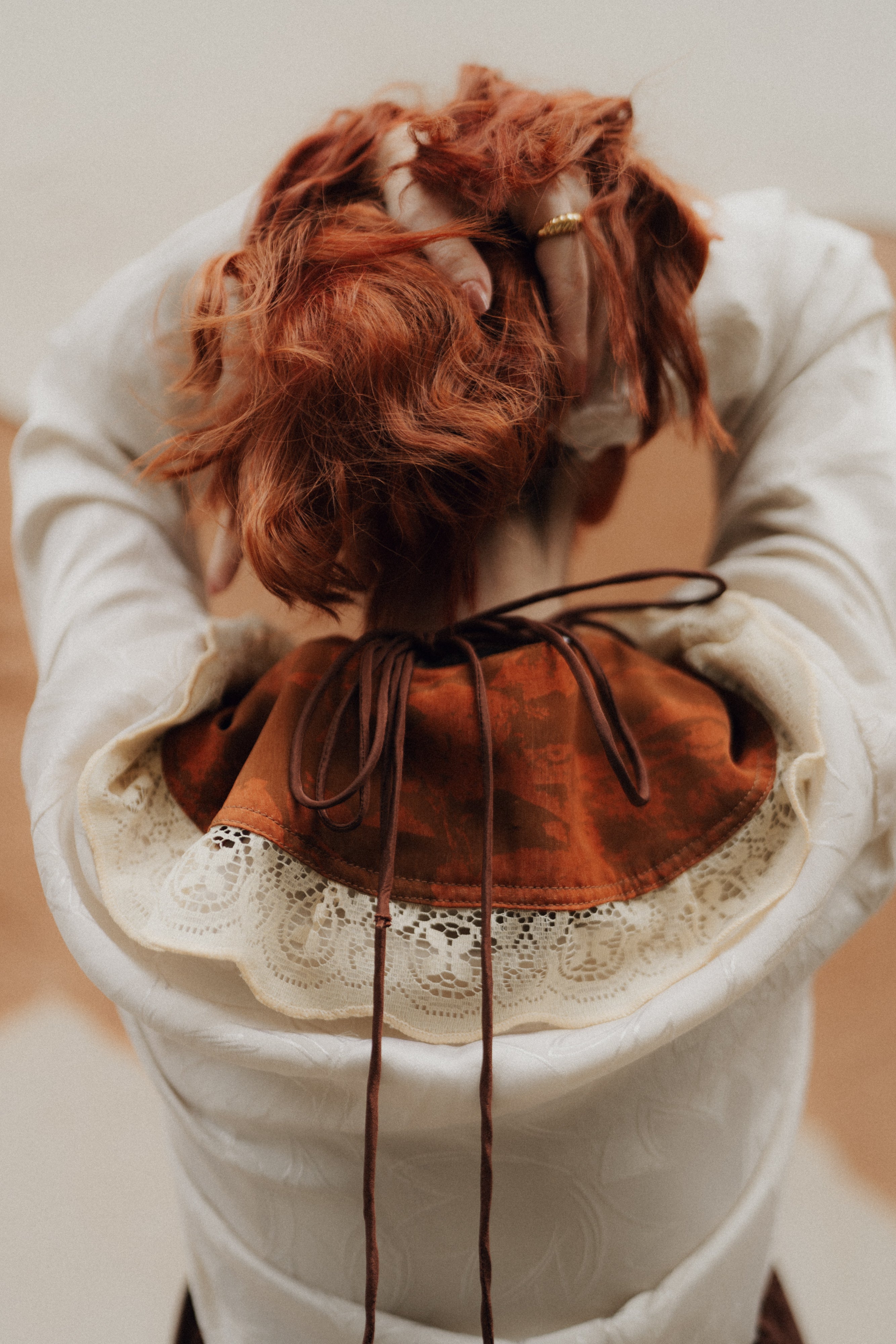 Terracotta Peter Pan collar in silk and antique Venetian lace