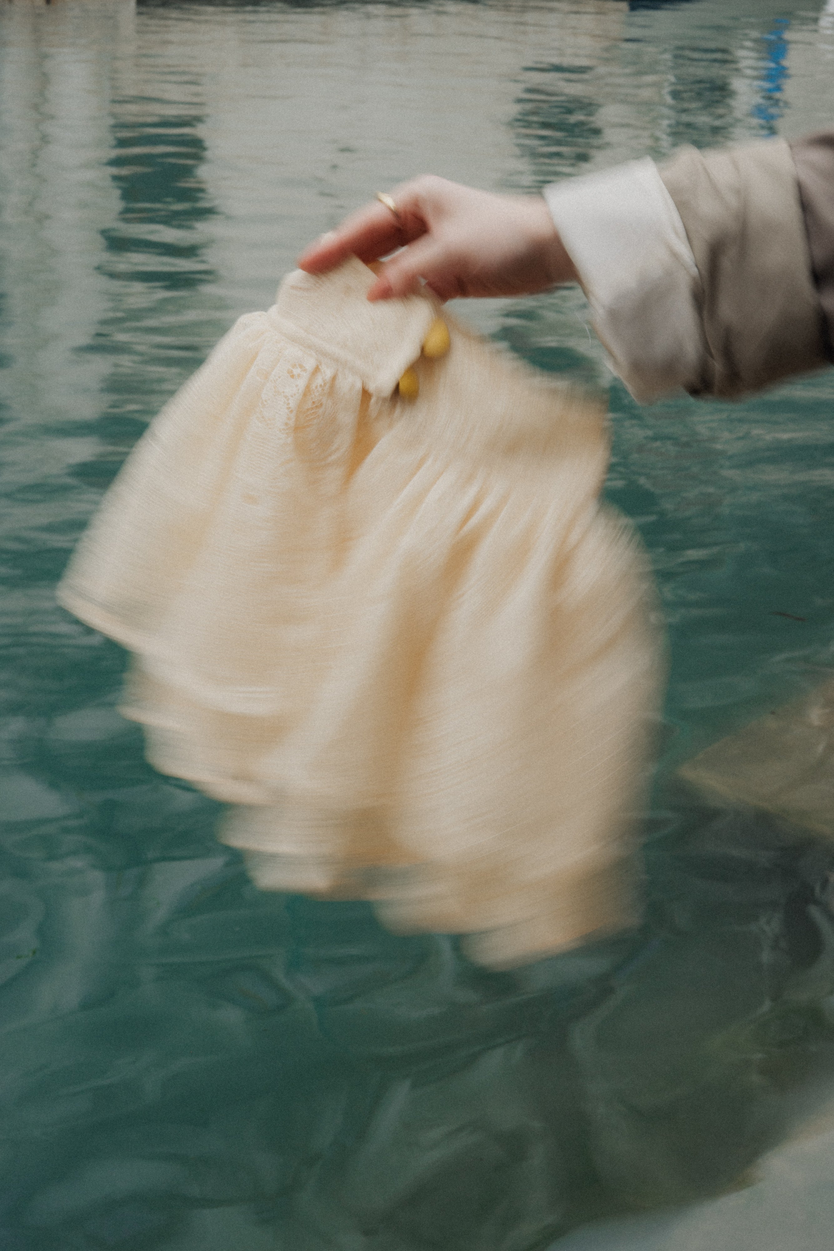 Mantellina stile vittoriano in pizzo antico veneziano pastello