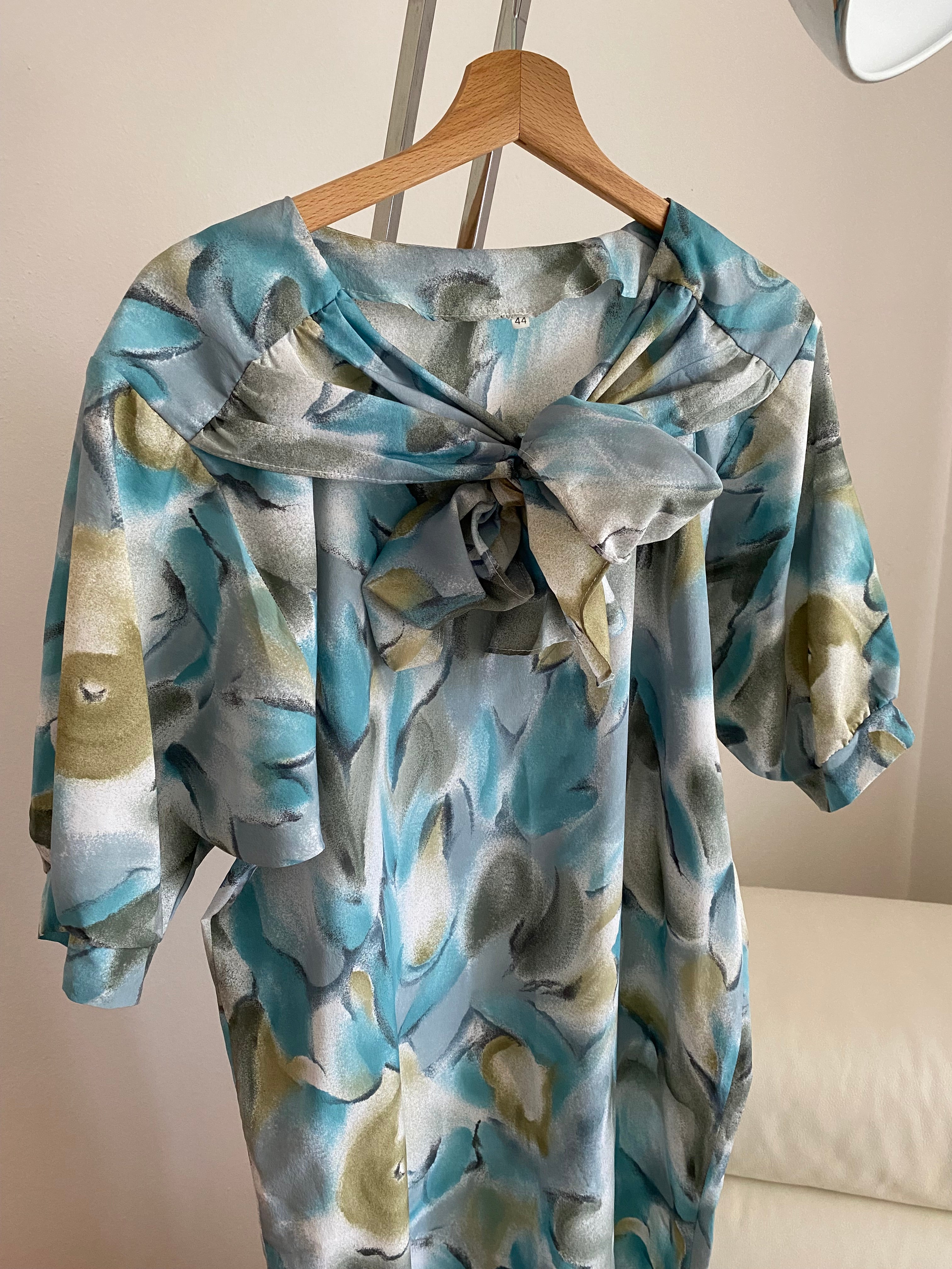 Abito floreale con maxi fiocco