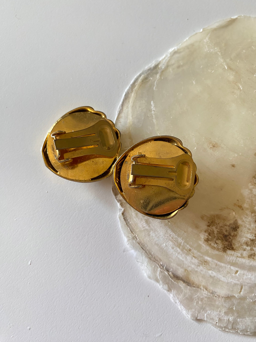 Boucles d'oreilles clip coquillage Malfi