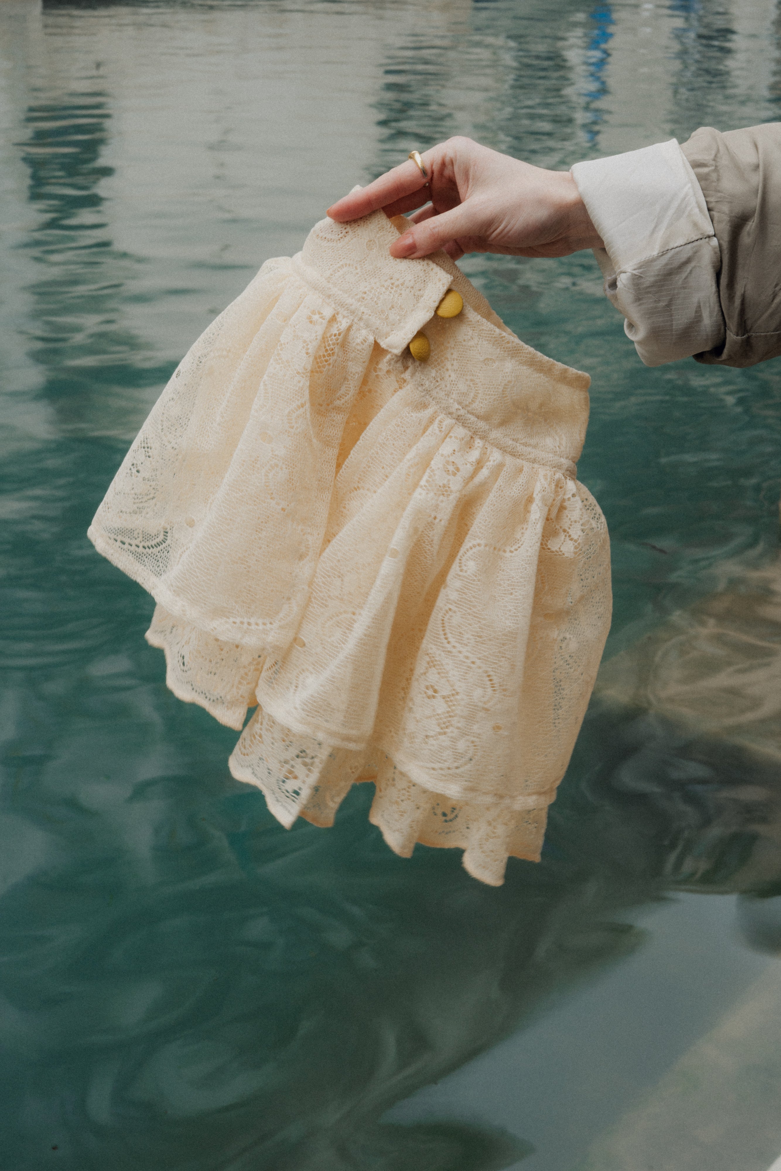 Mantellina stile vittoriano in pizzo antico veneziano pastello