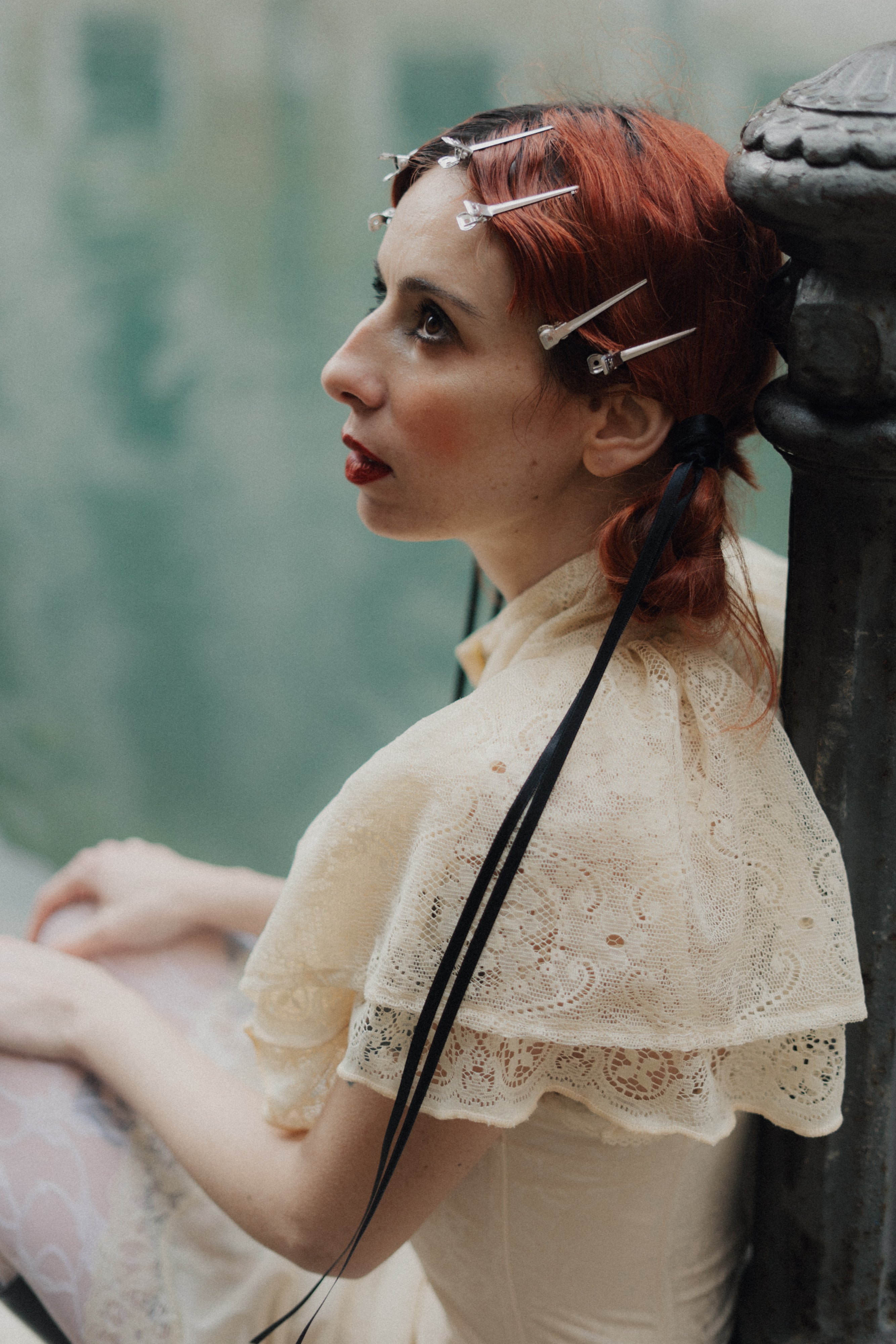 Mantellina stile vittoriano in pizzo antico veneziano pastello