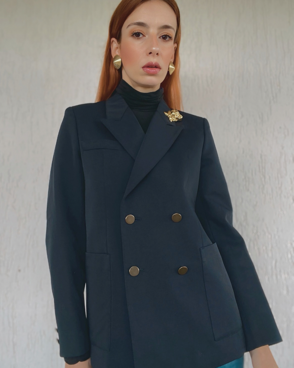 Blazer doppiopetto blu e revers a punta di lancia