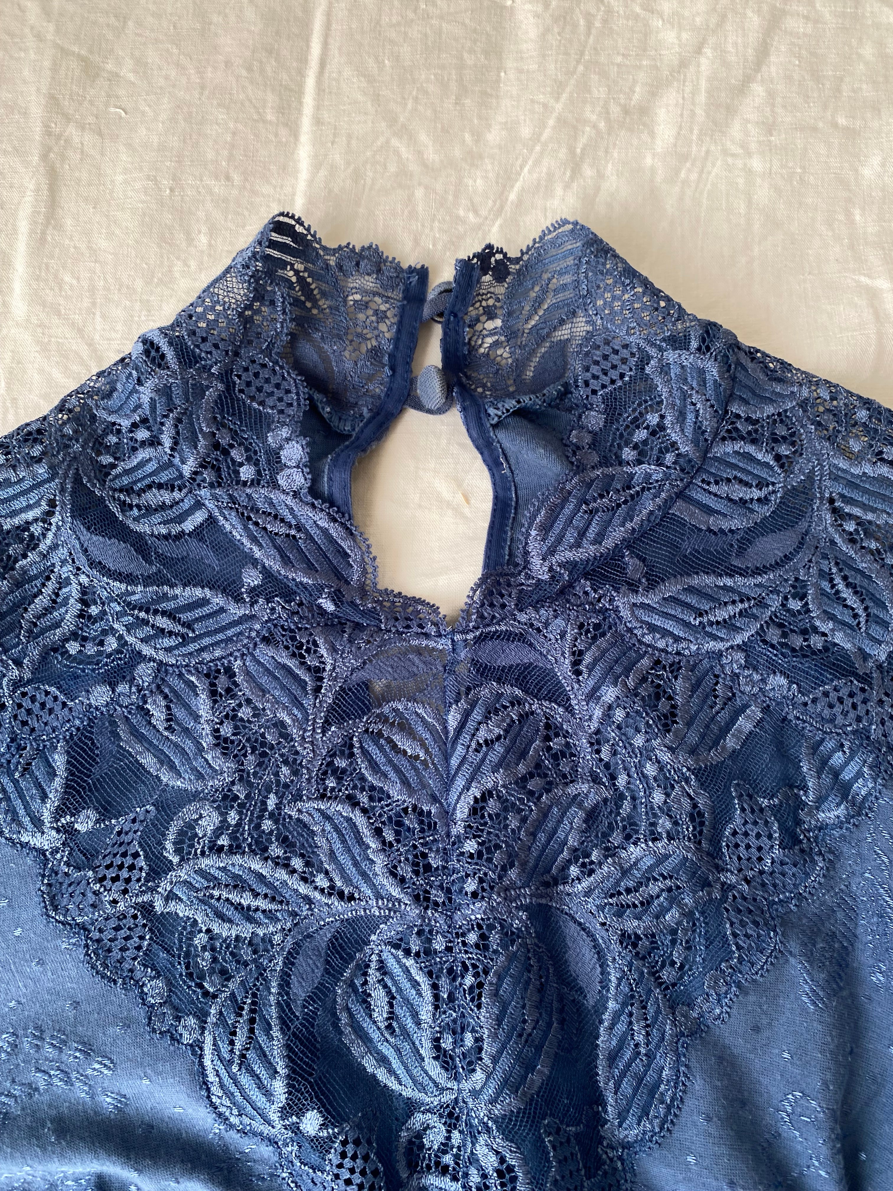 Body in pizzo cobalto