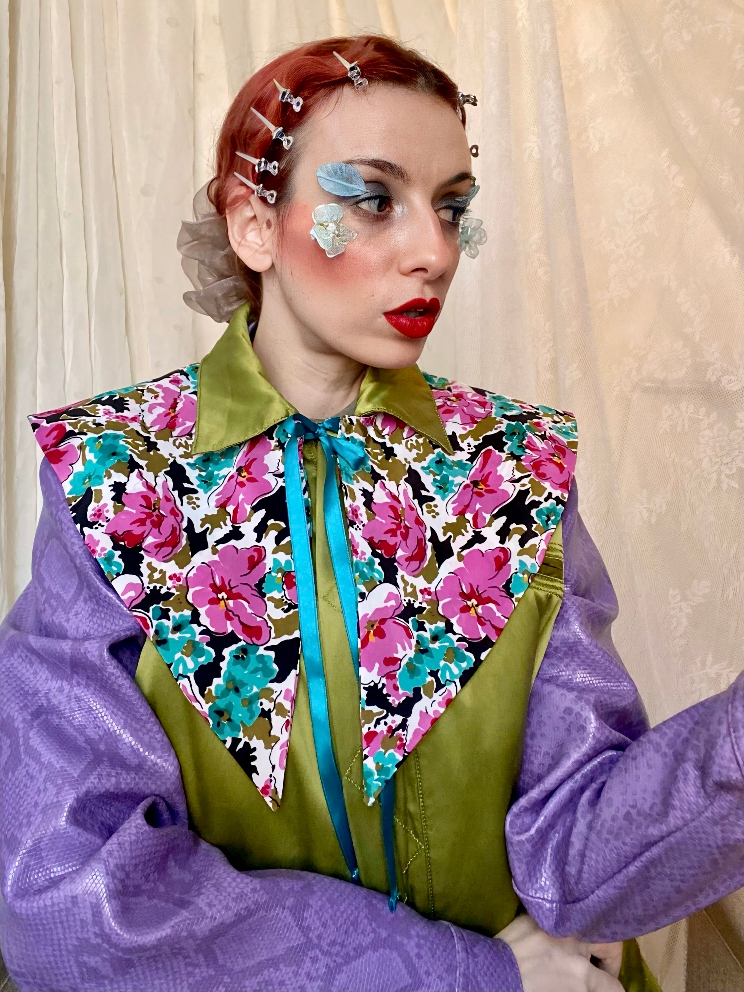 Maxi colletto alla marinara a punta floreale