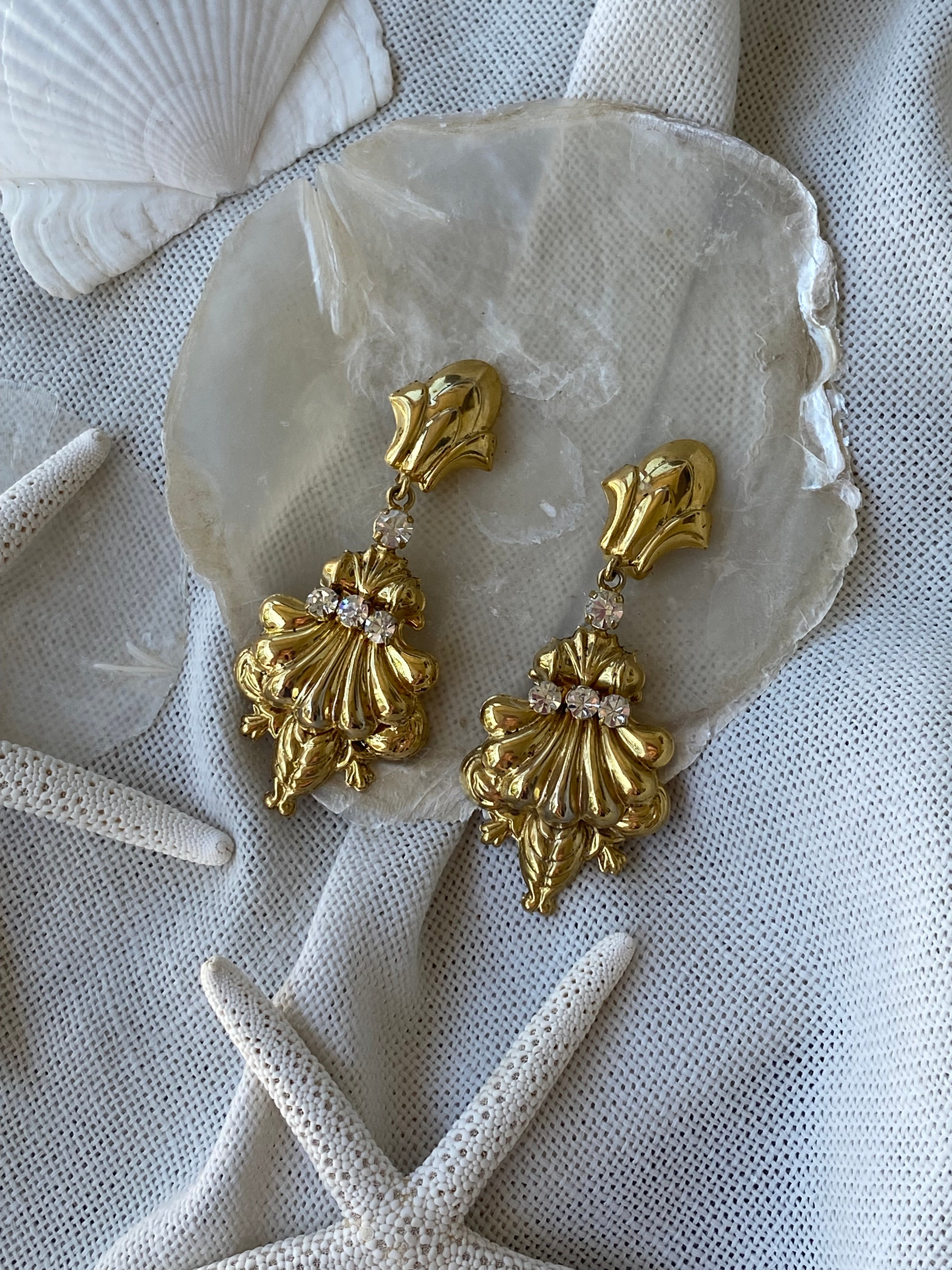 Anfitrite orecchini pendenti a conchiglia