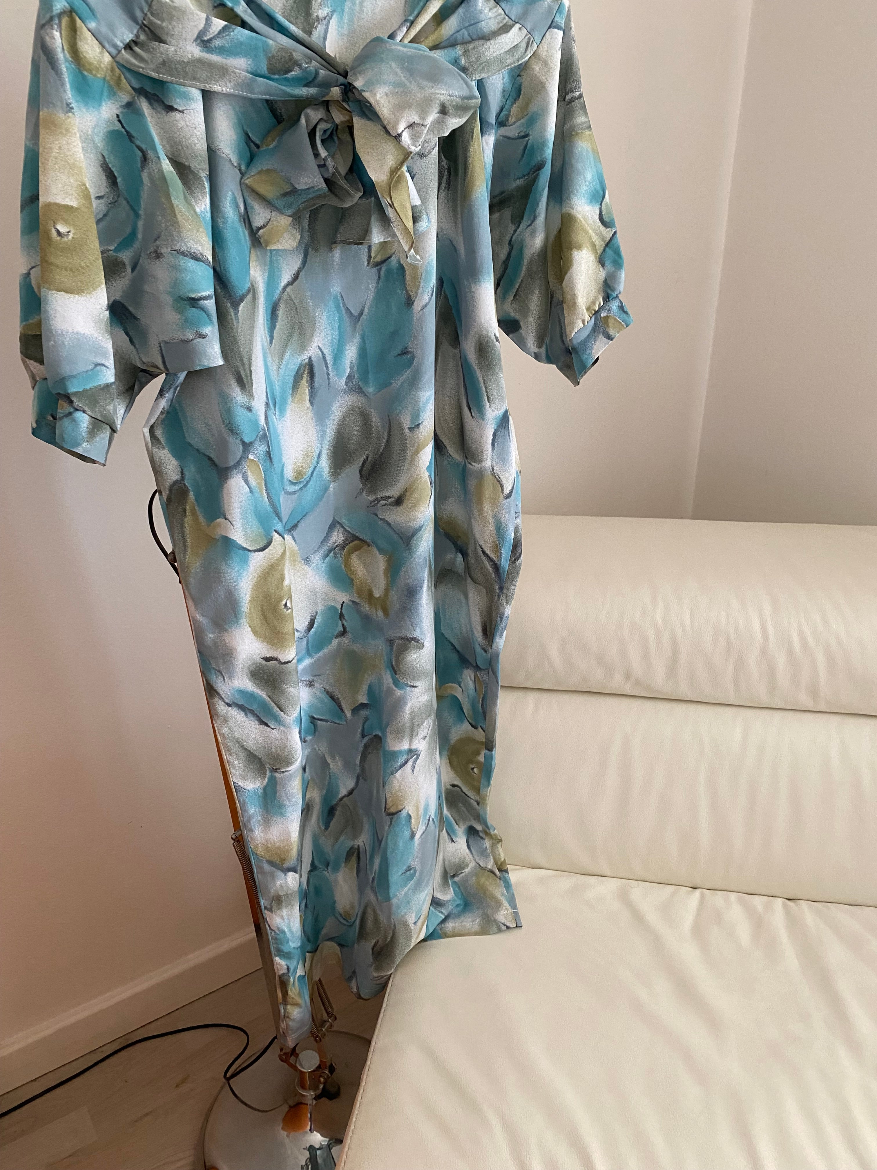 Abito floreale con maxi fiocco