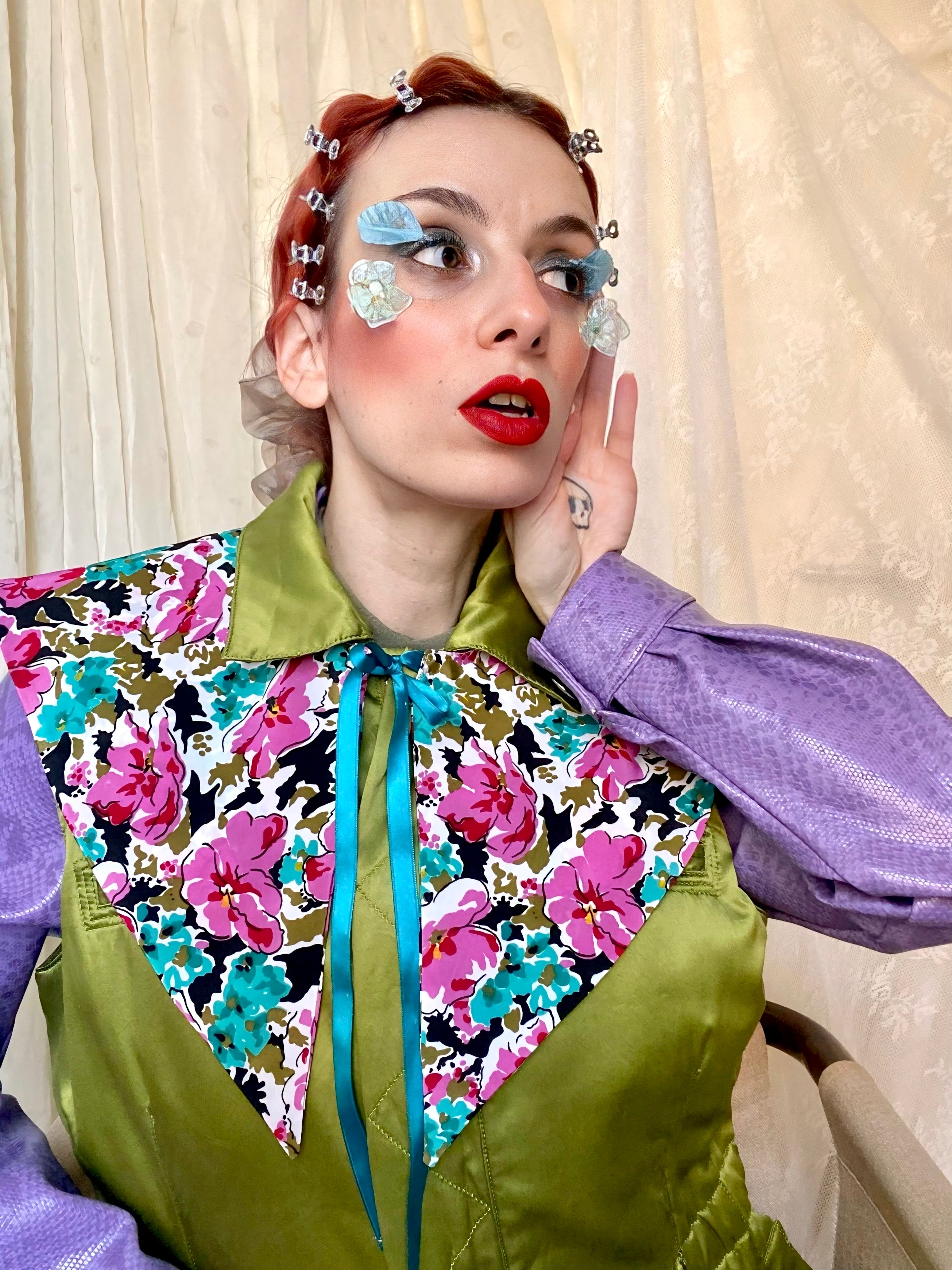 Maxi colletto alla marinara a punta floreale