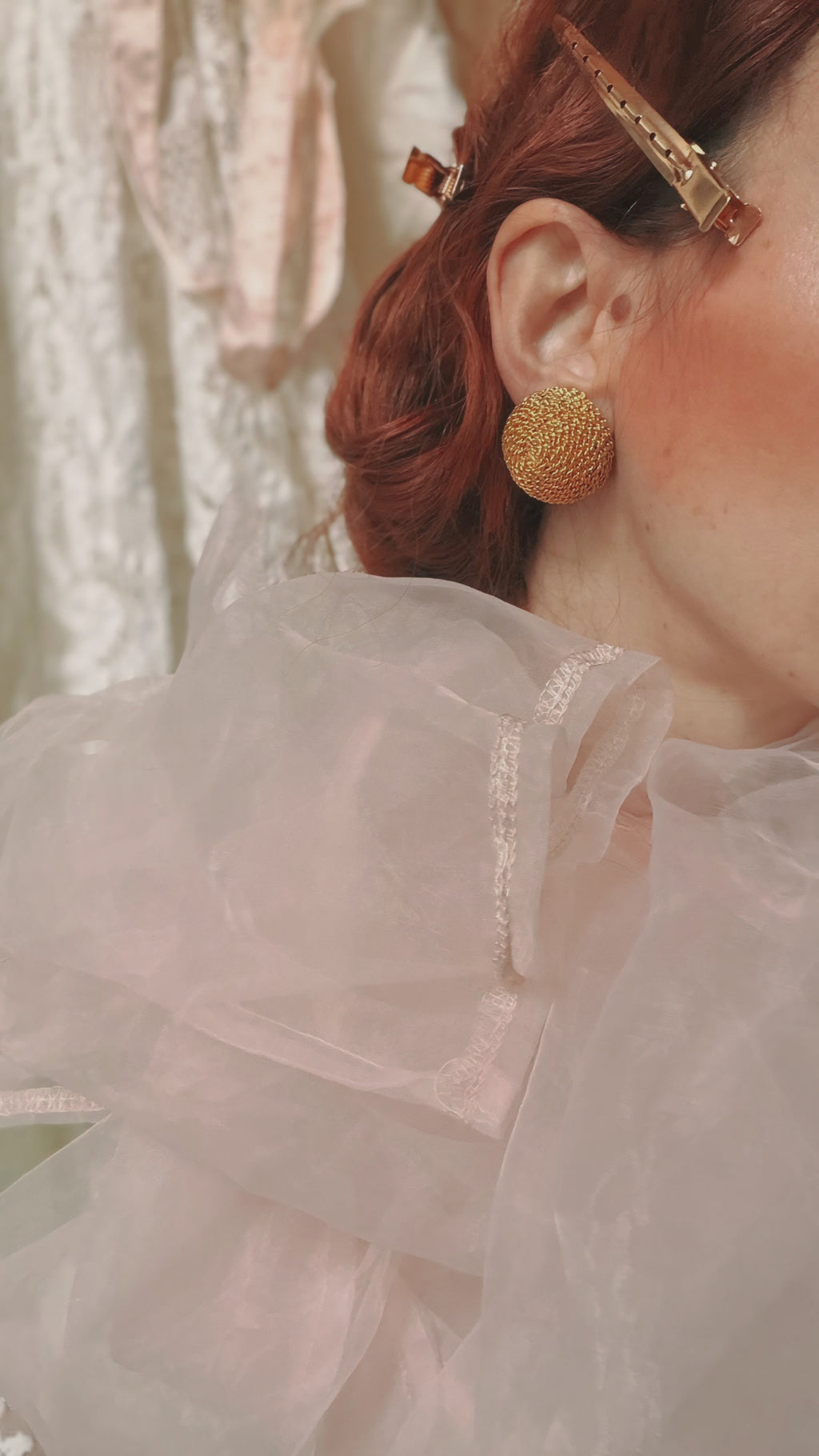 Orecchini a clip dorati a cupola